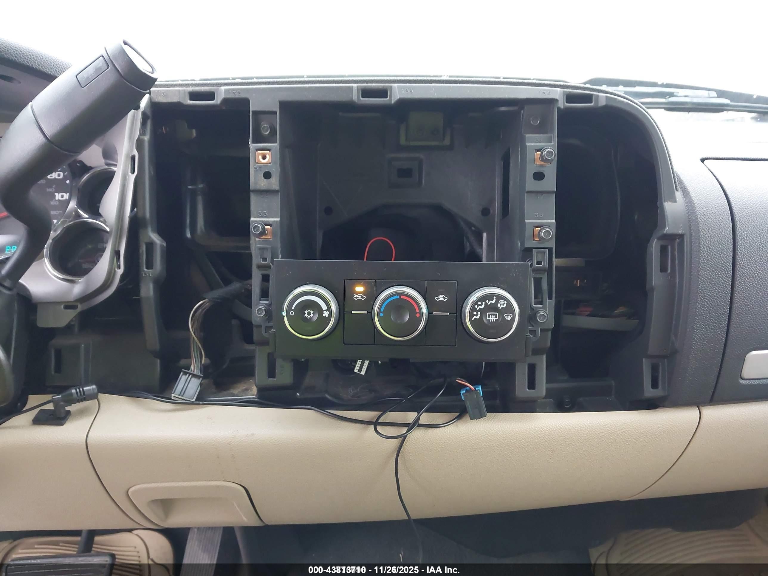 CHEVROLET SILVERADO image 6