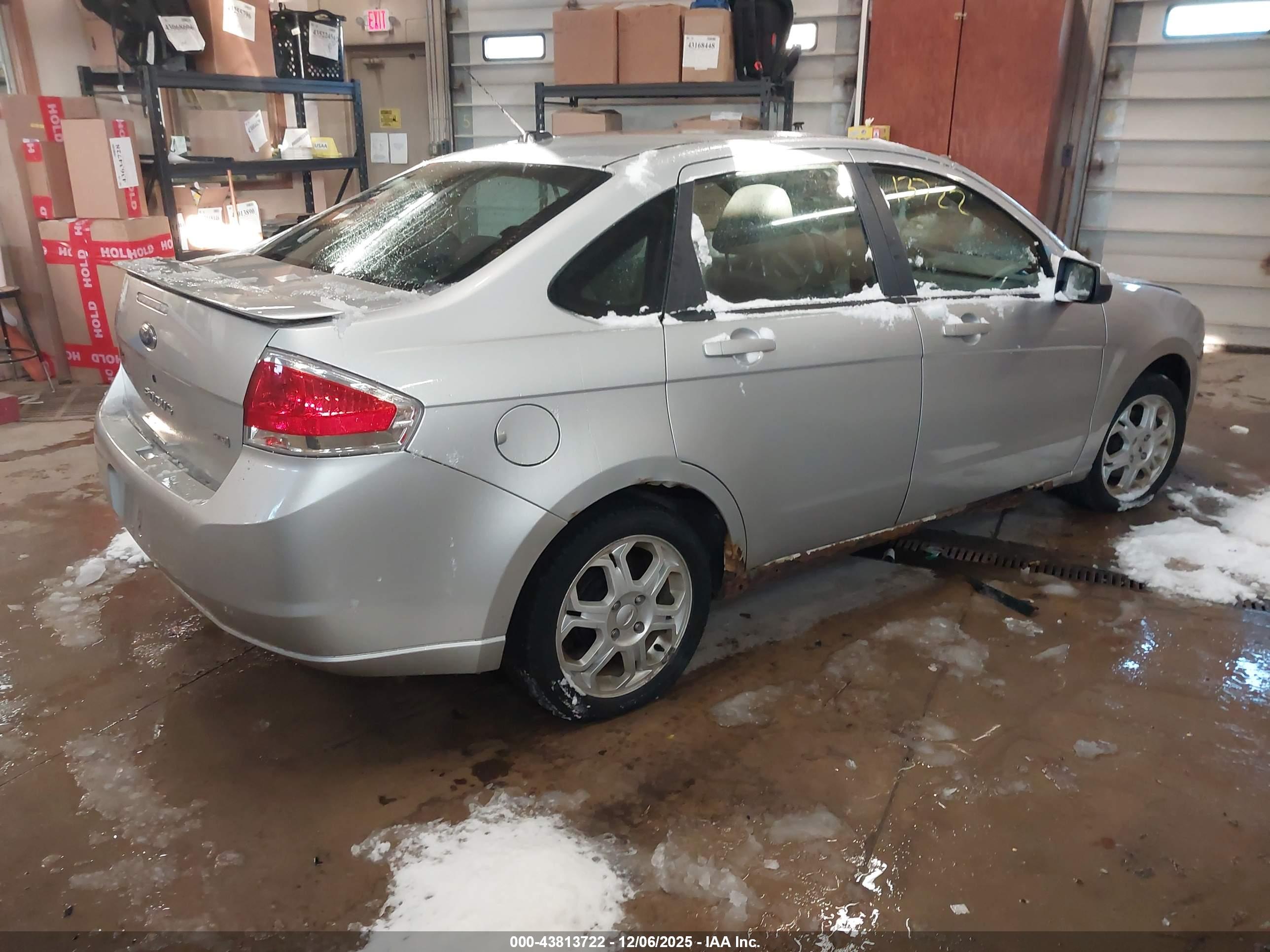 FORD FOCUS image 4