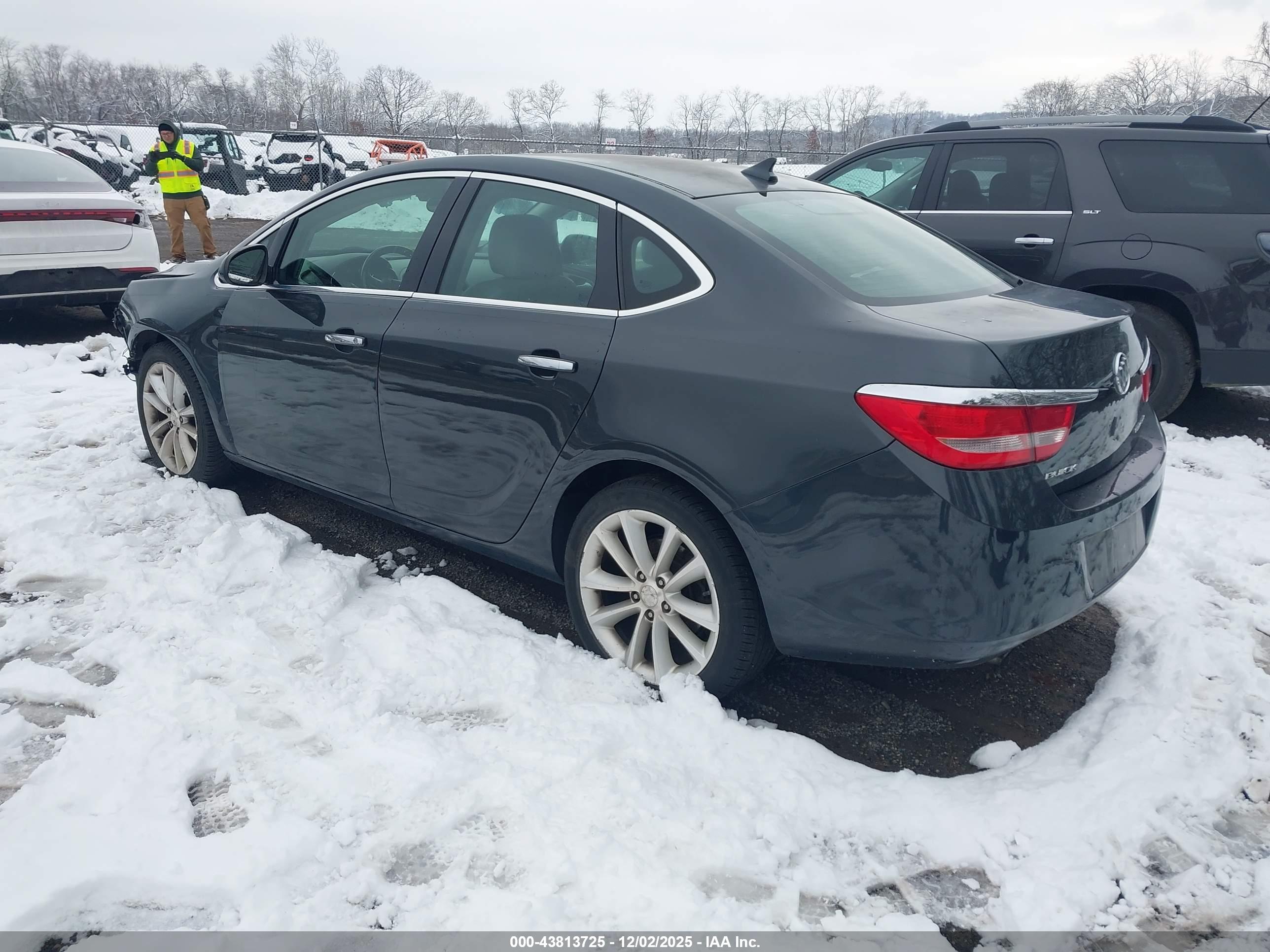 BUICK VERANO image 3