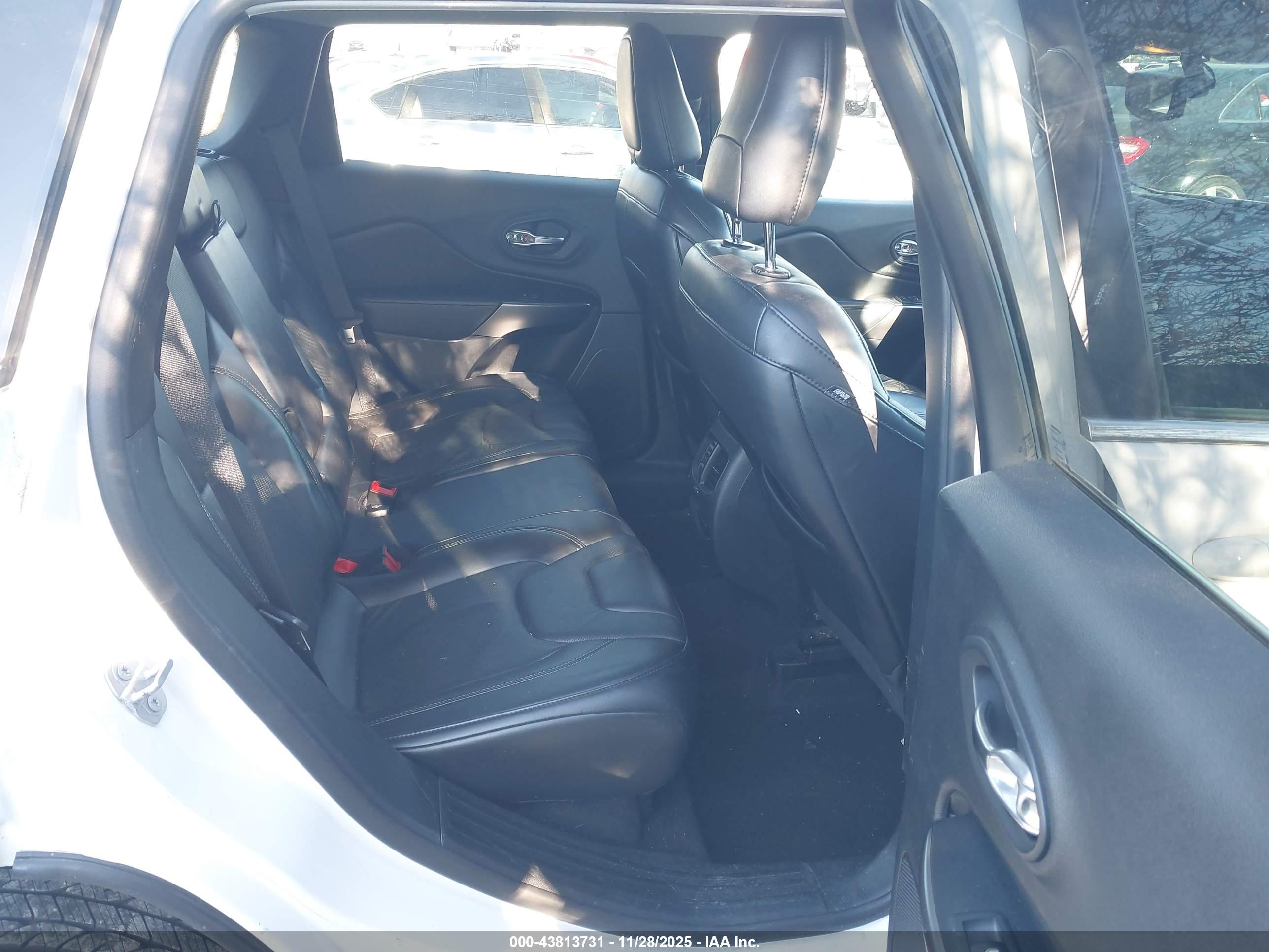 JEEP CHEROKEE image 8