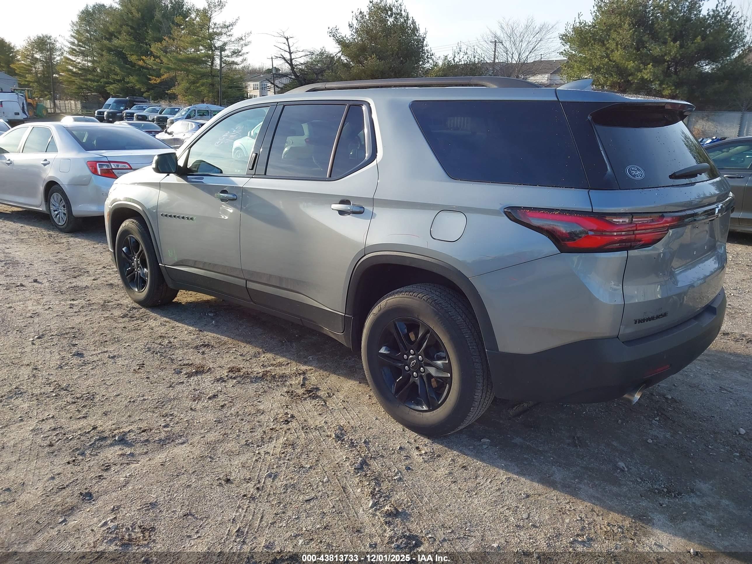 CHEVROLET TRAVERSE image 3