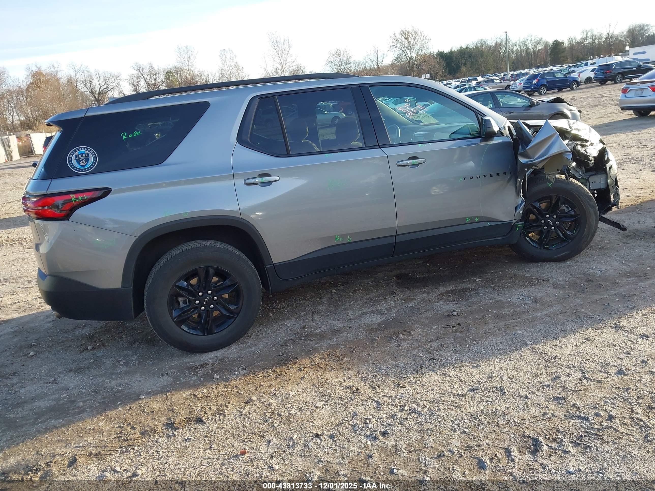 CHEVROLET TRAVERSE image 4