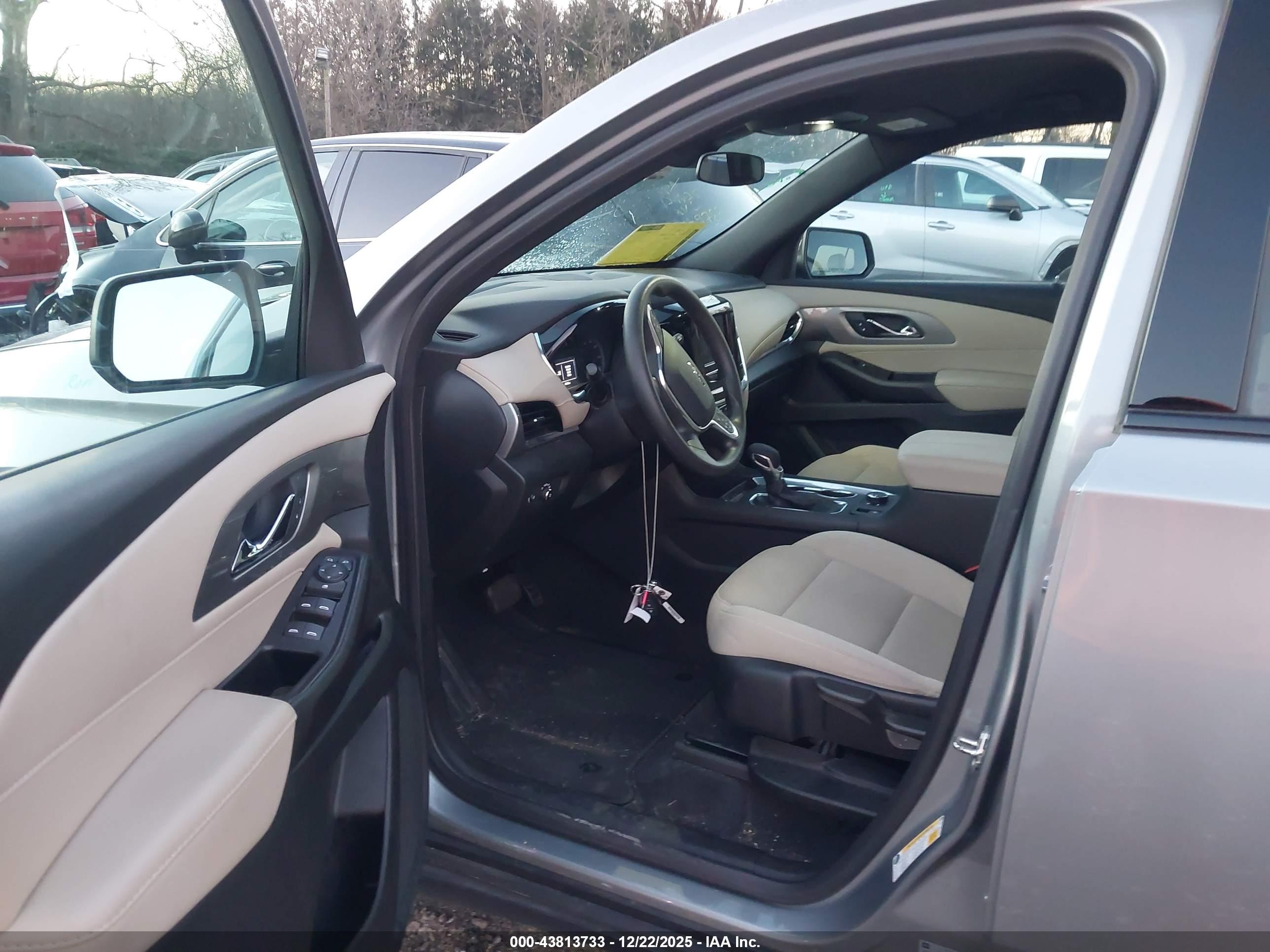 CHEVROLET TRAVERSE image 5