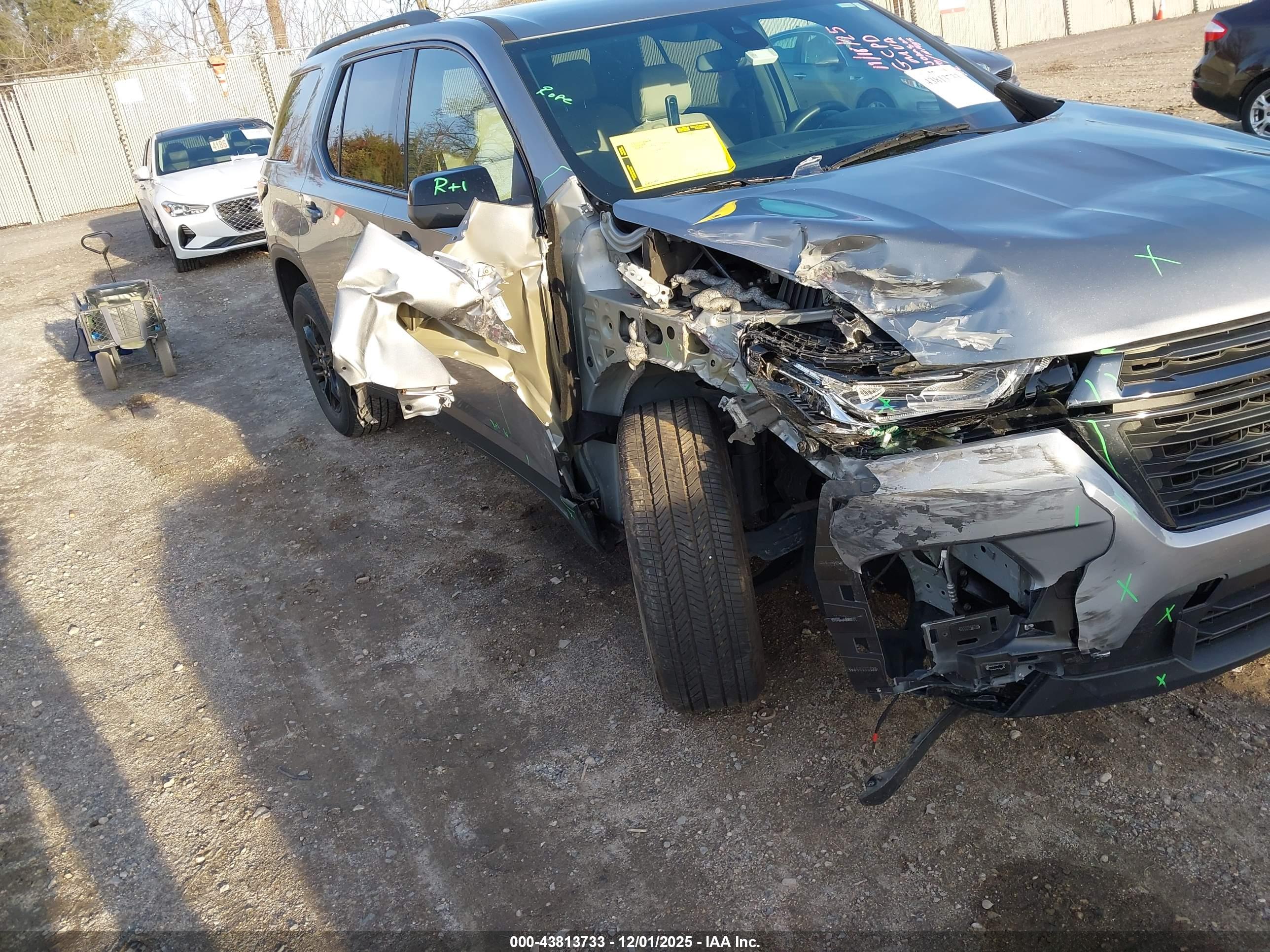CHEVROLET TRAVERSE image 6