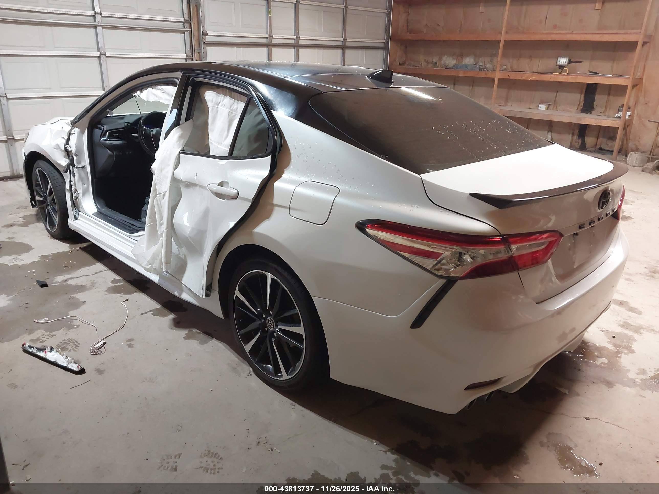 TOYOTA CAMRY image 3