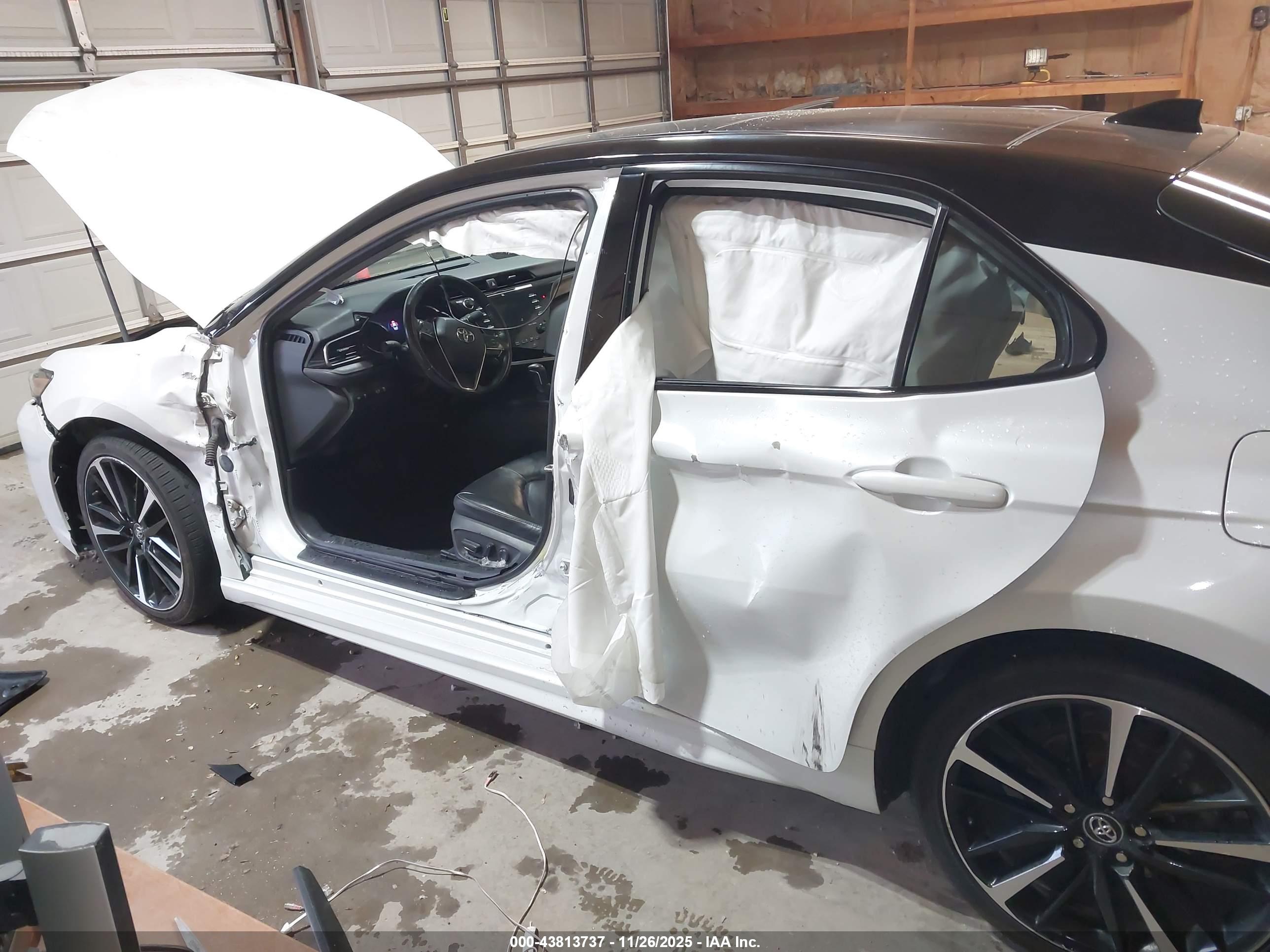 TOYOTA CAMRY image 6