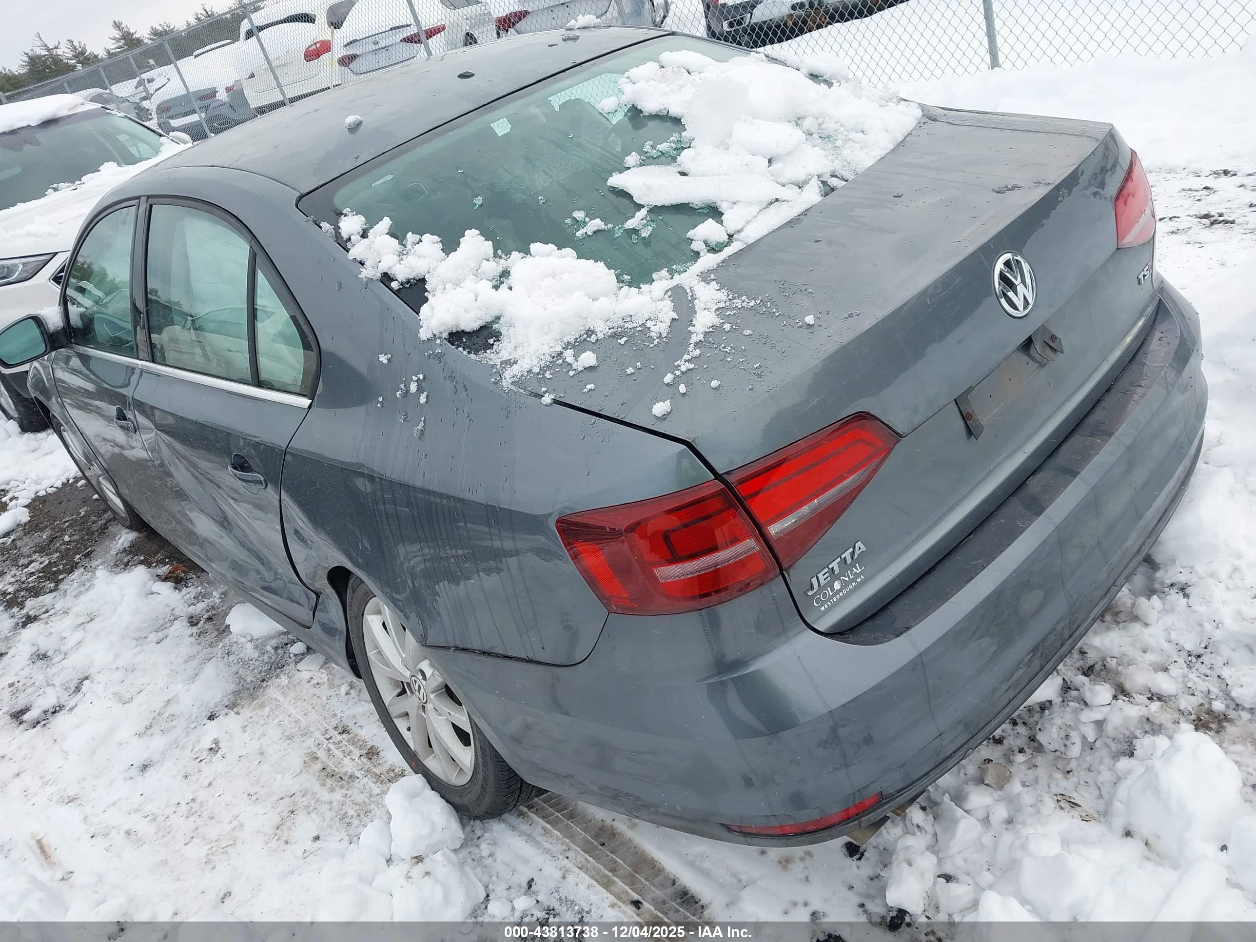 VOLKSWAGEN JETTA image 3