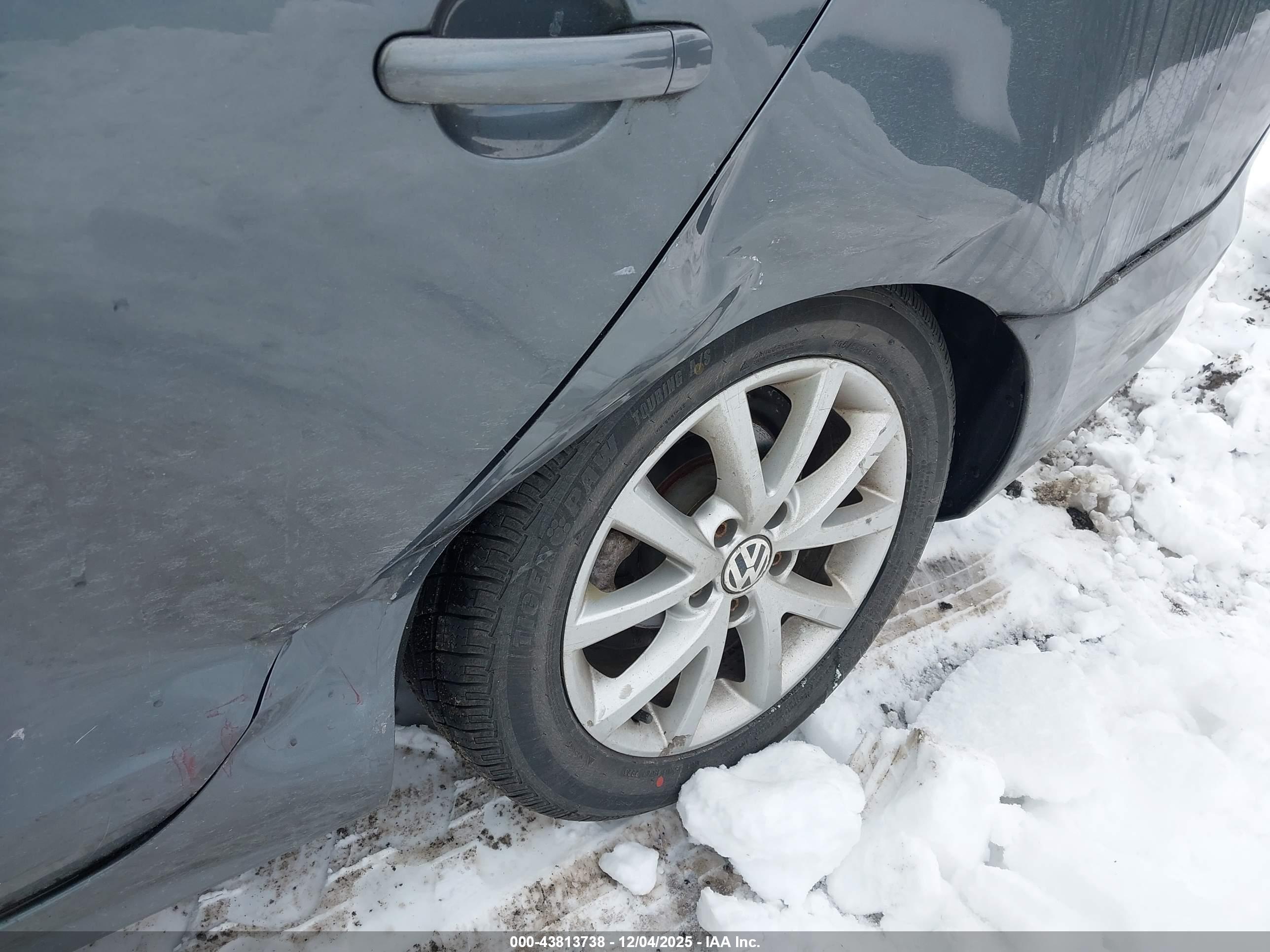 VOLKSWAGEN JETTA image 6