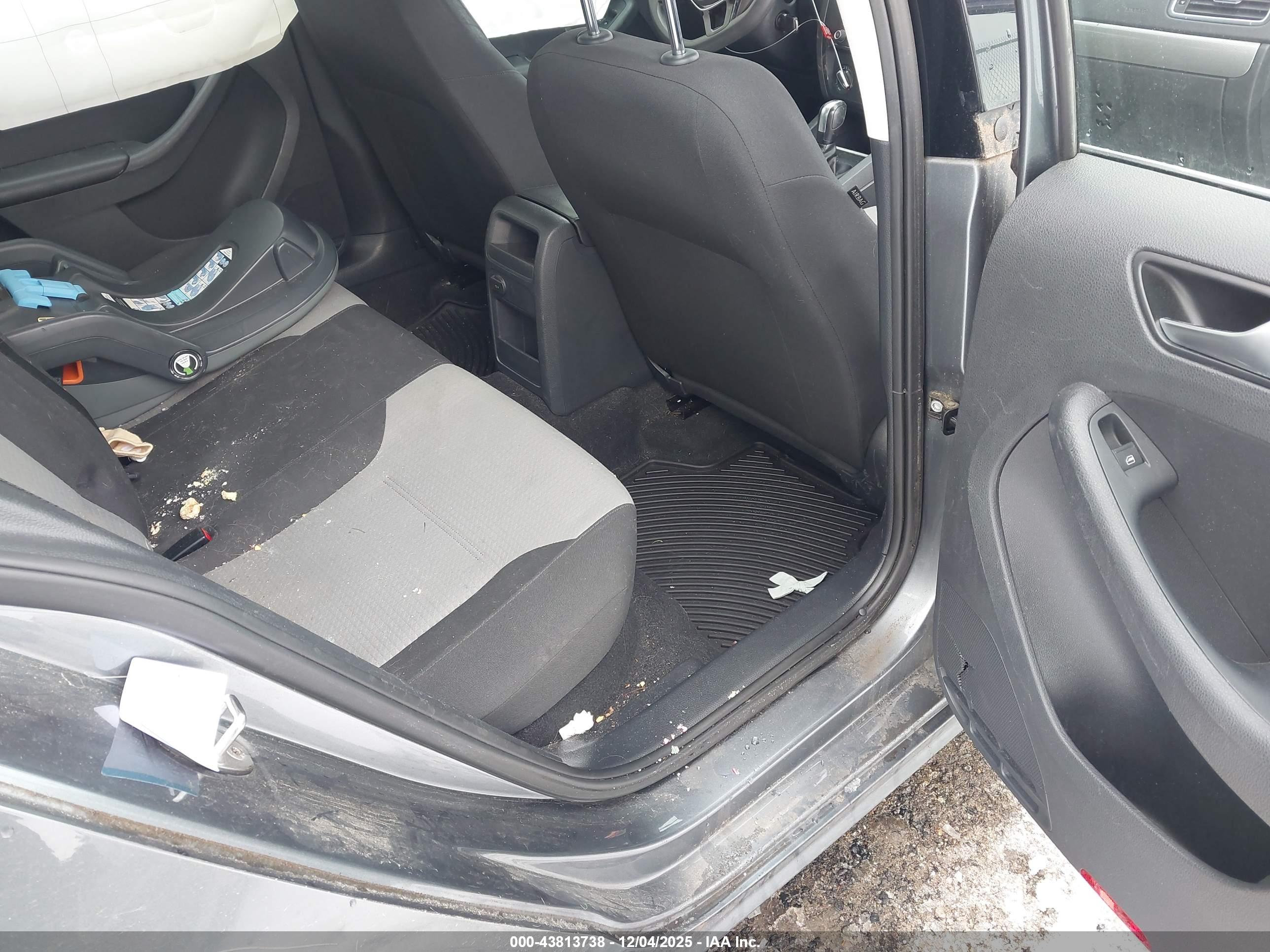 VOLKSWAGEN JETTA image 8