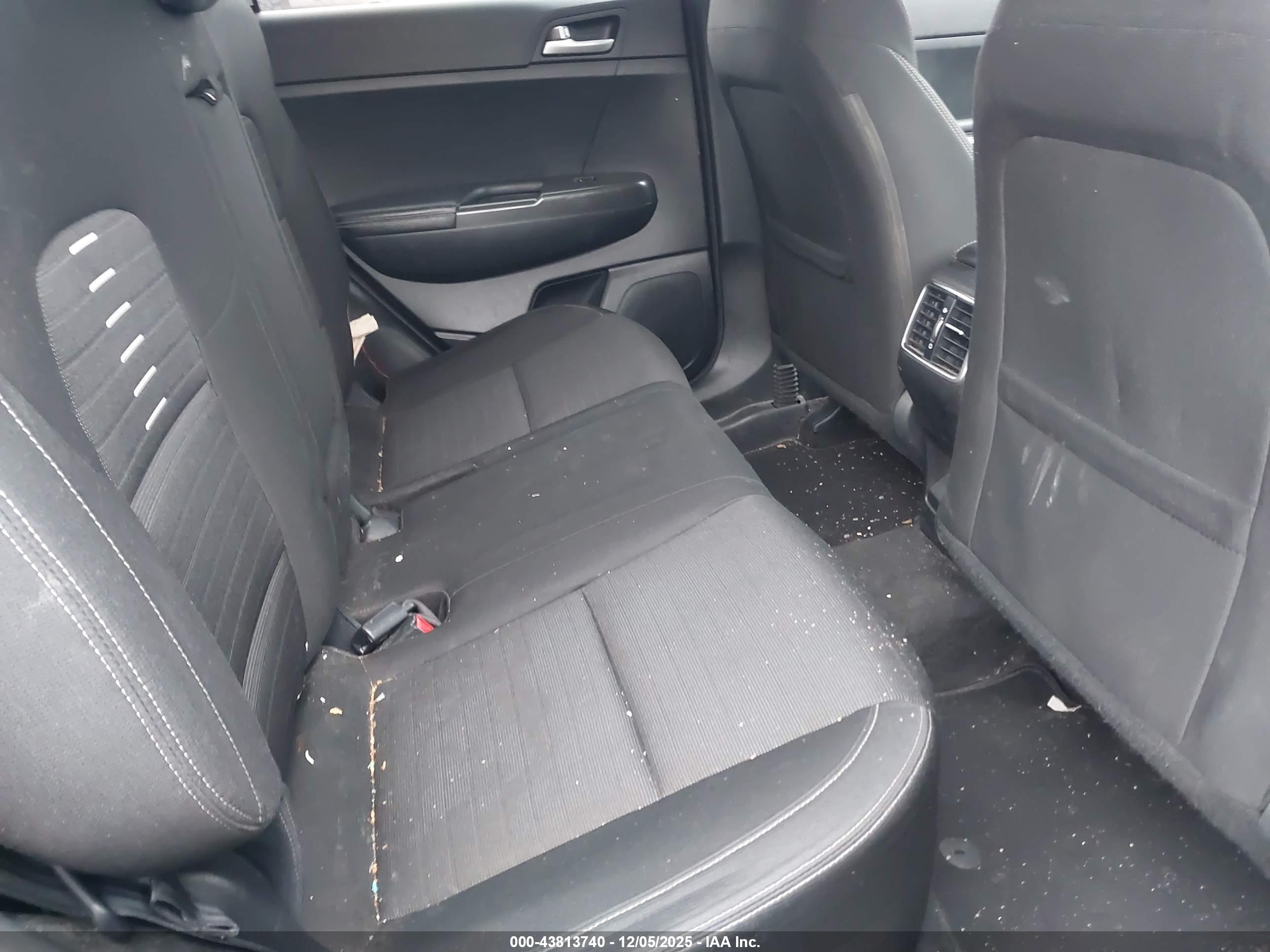 KIA SPORTAGE image 8