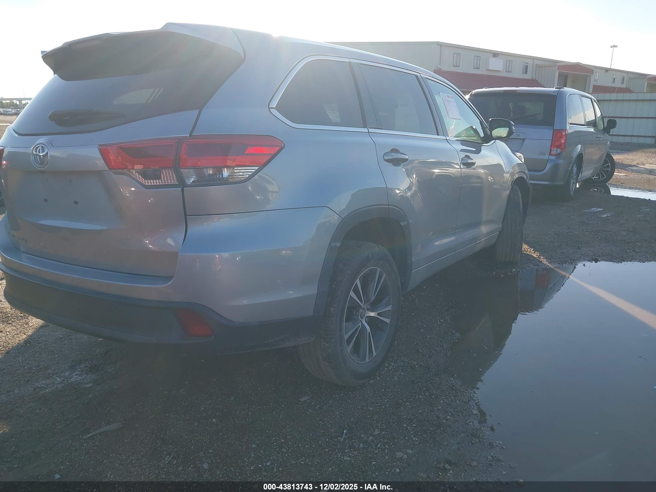 TOYOTA HIGHLANDER image 4
