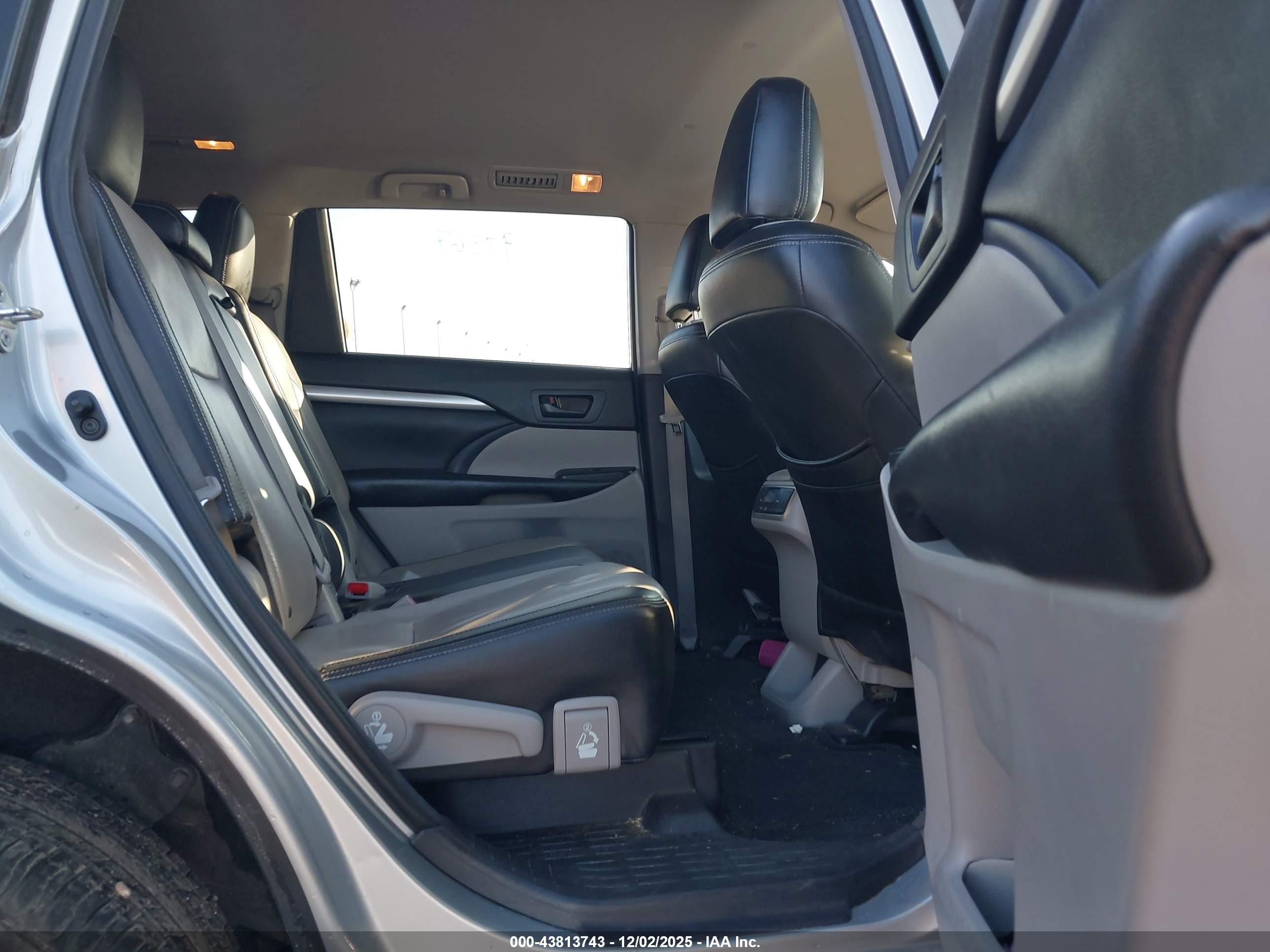 TOYOTA HIGHLANDER image 8