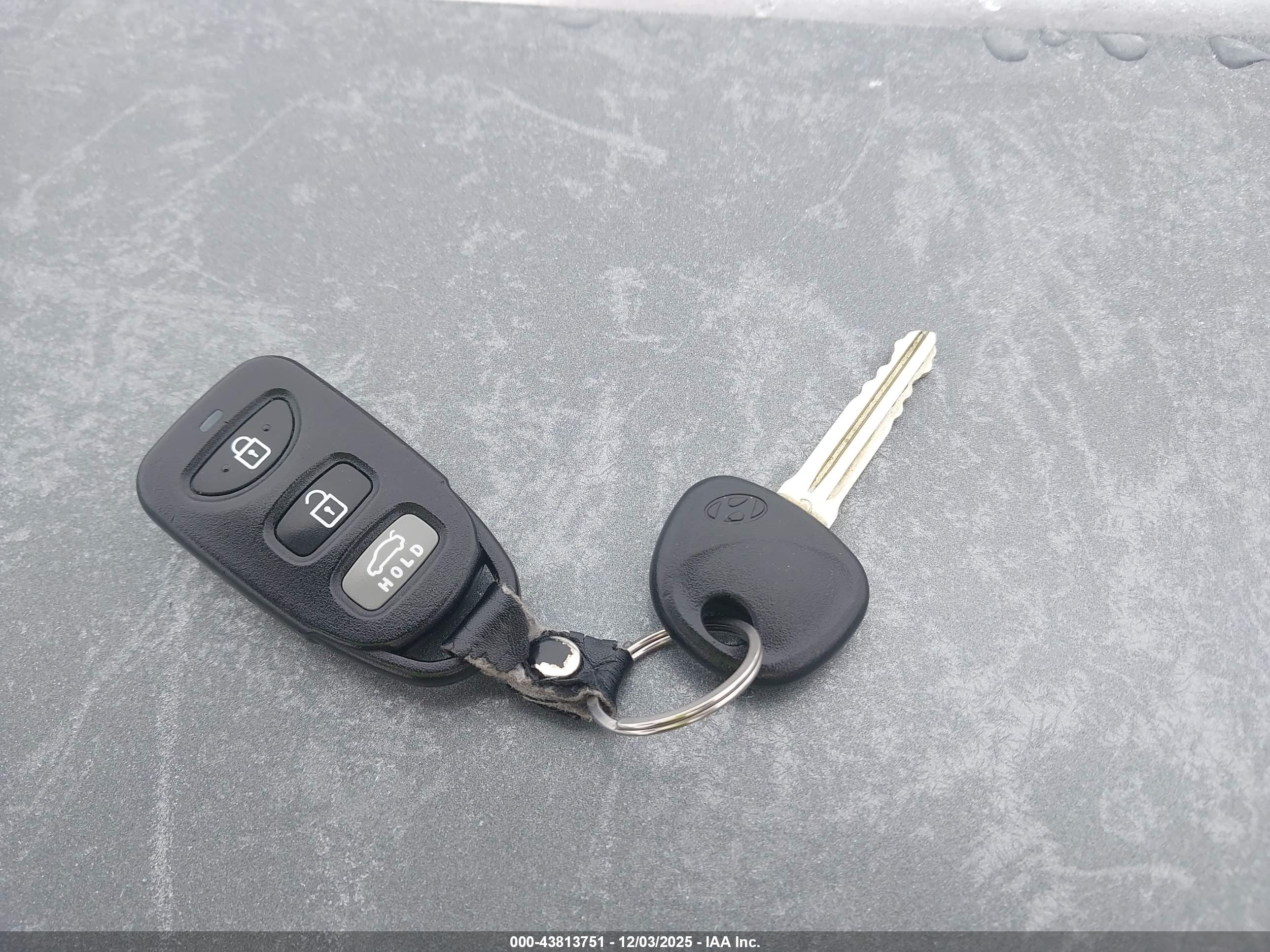 HYUNDAI ELANTRA image 11