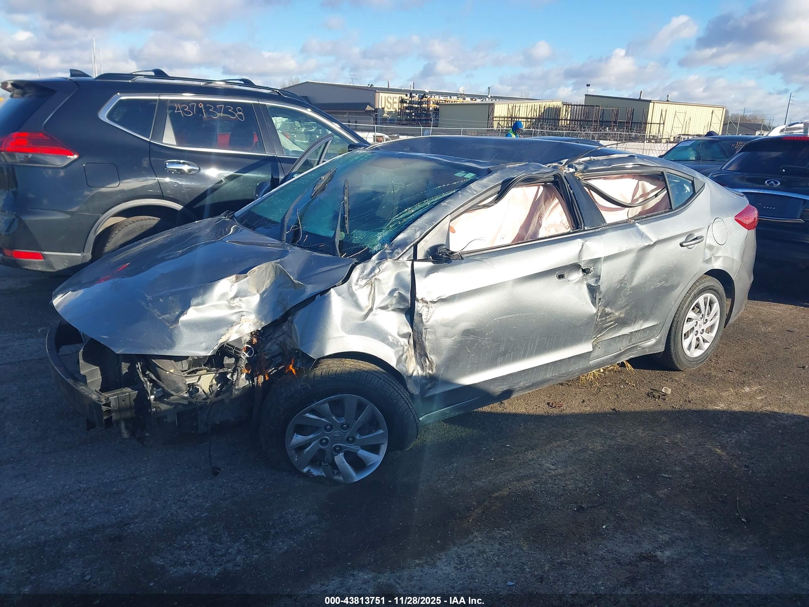 HYUNDAI ELANTRA image 2