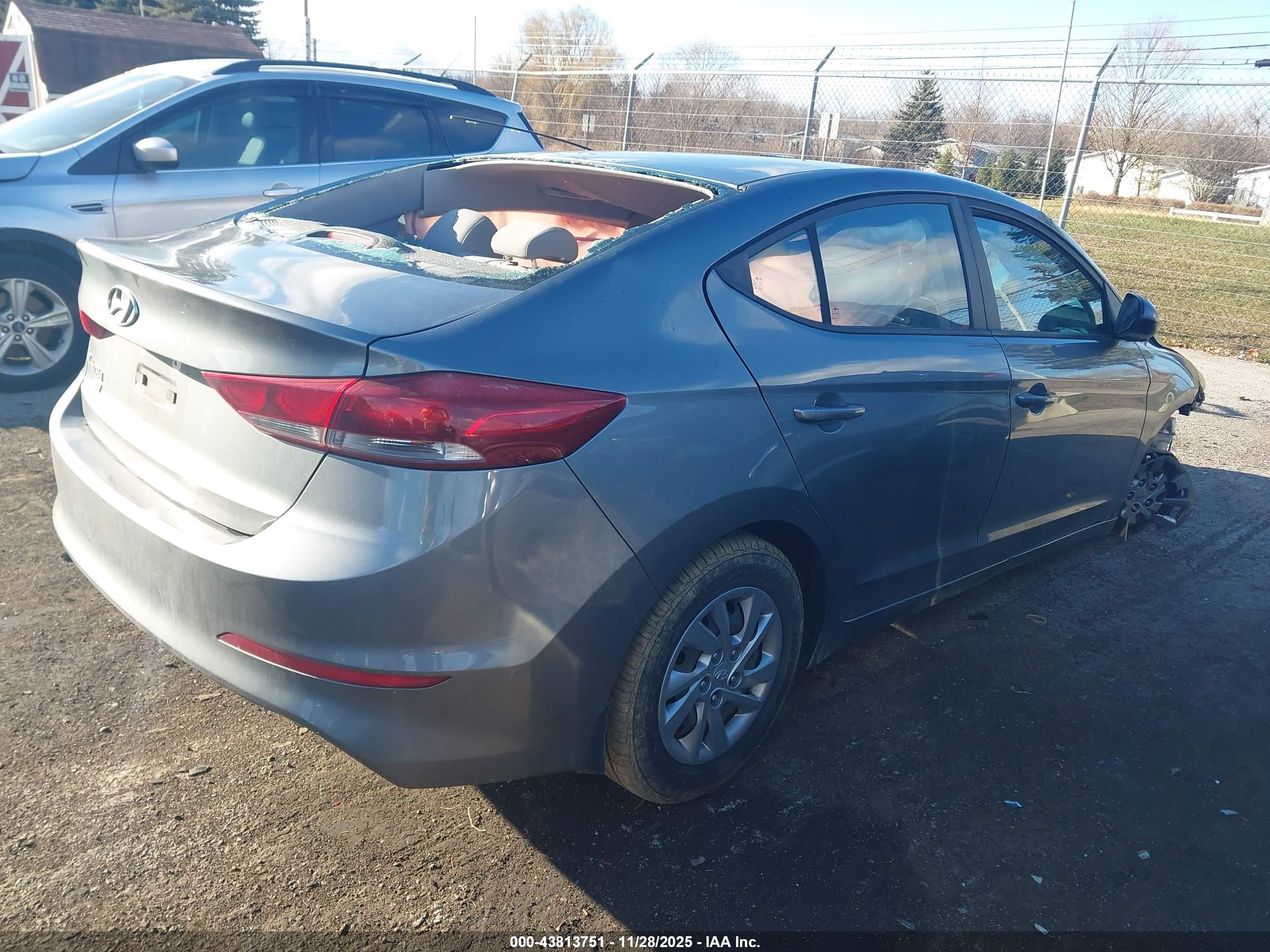 HYUNDAI ELANTRA image 4