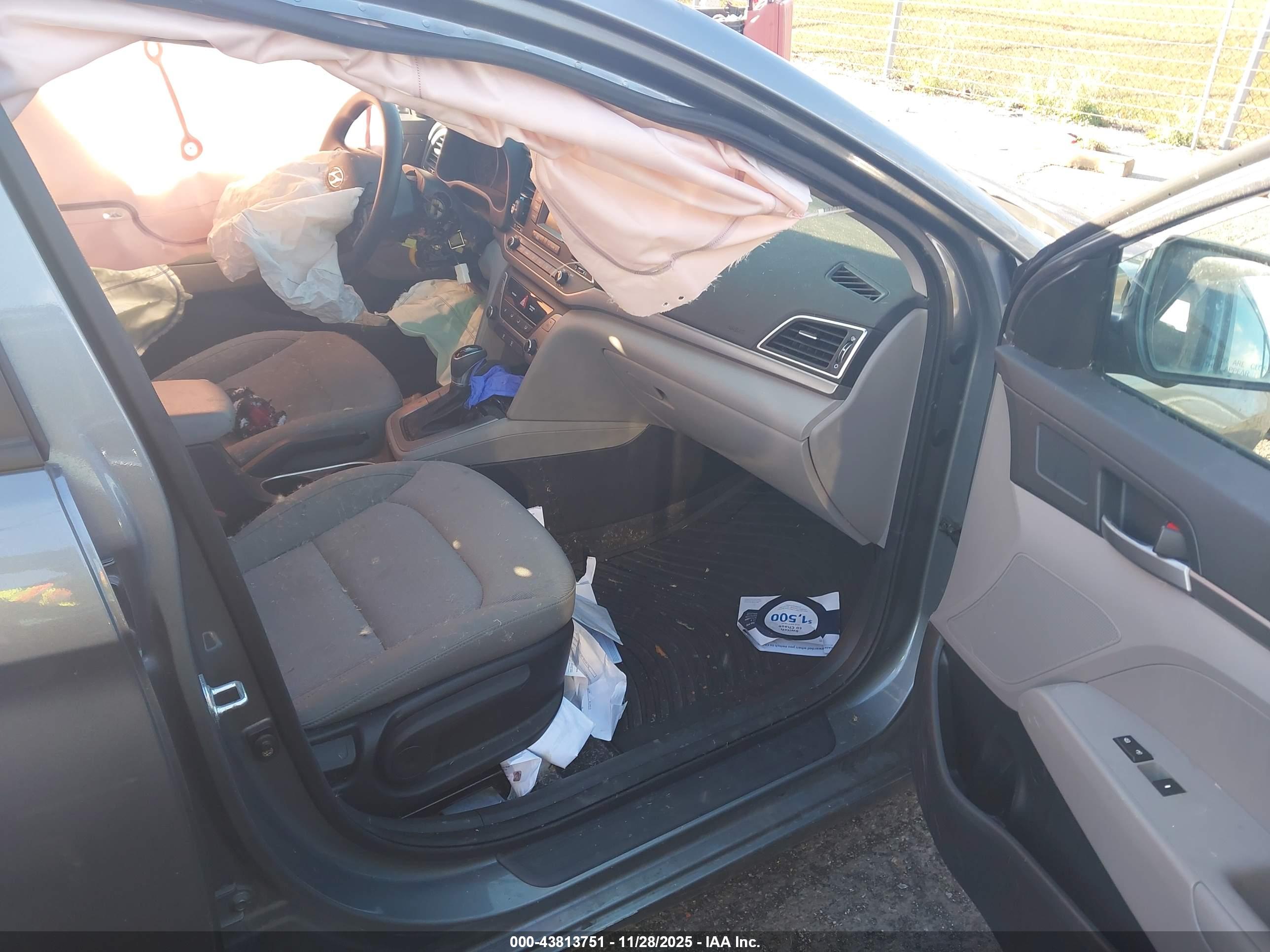 HYUNDAI ELANTRA image 5