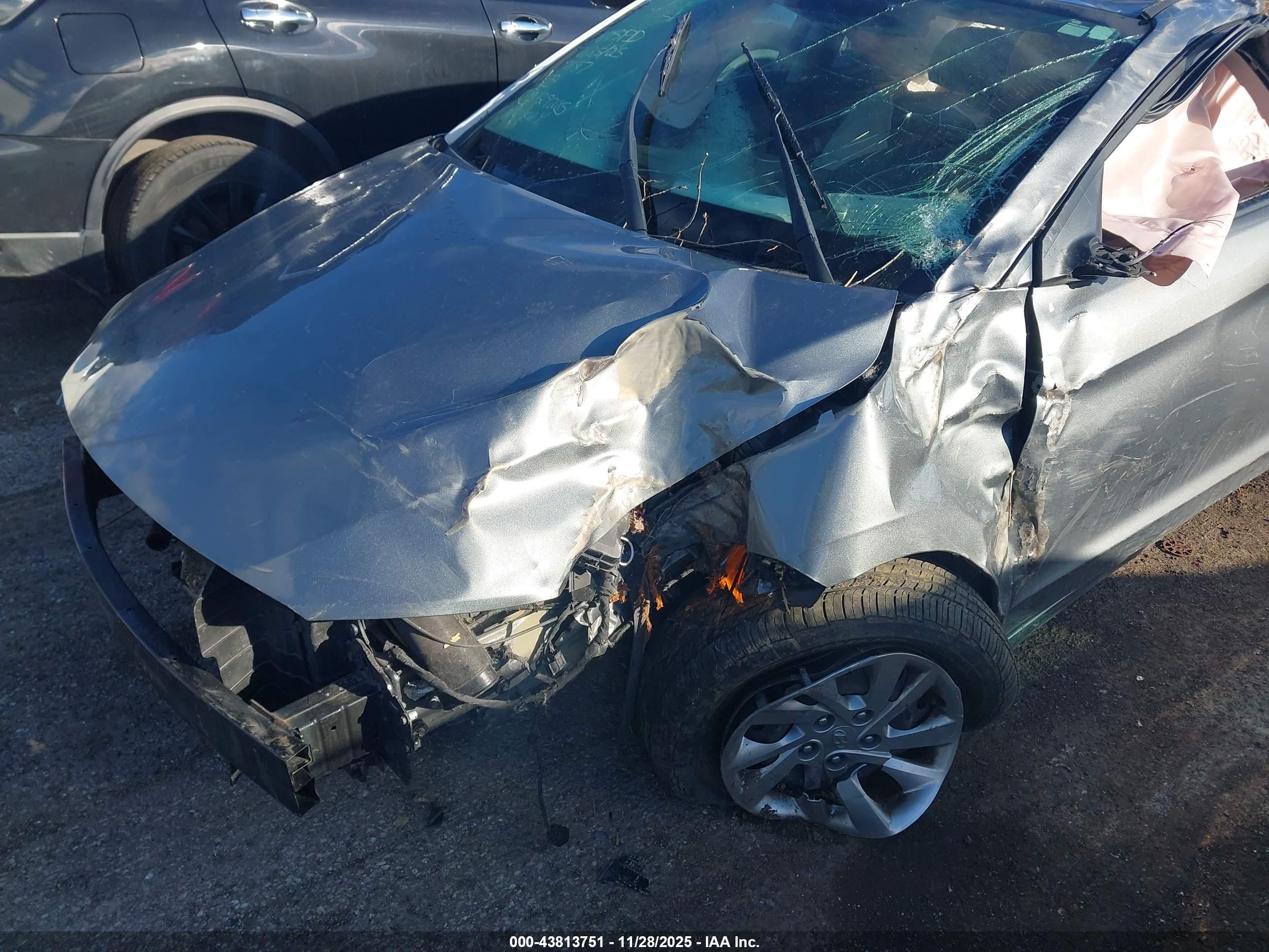 HYUNDAI ELANTRA image 6