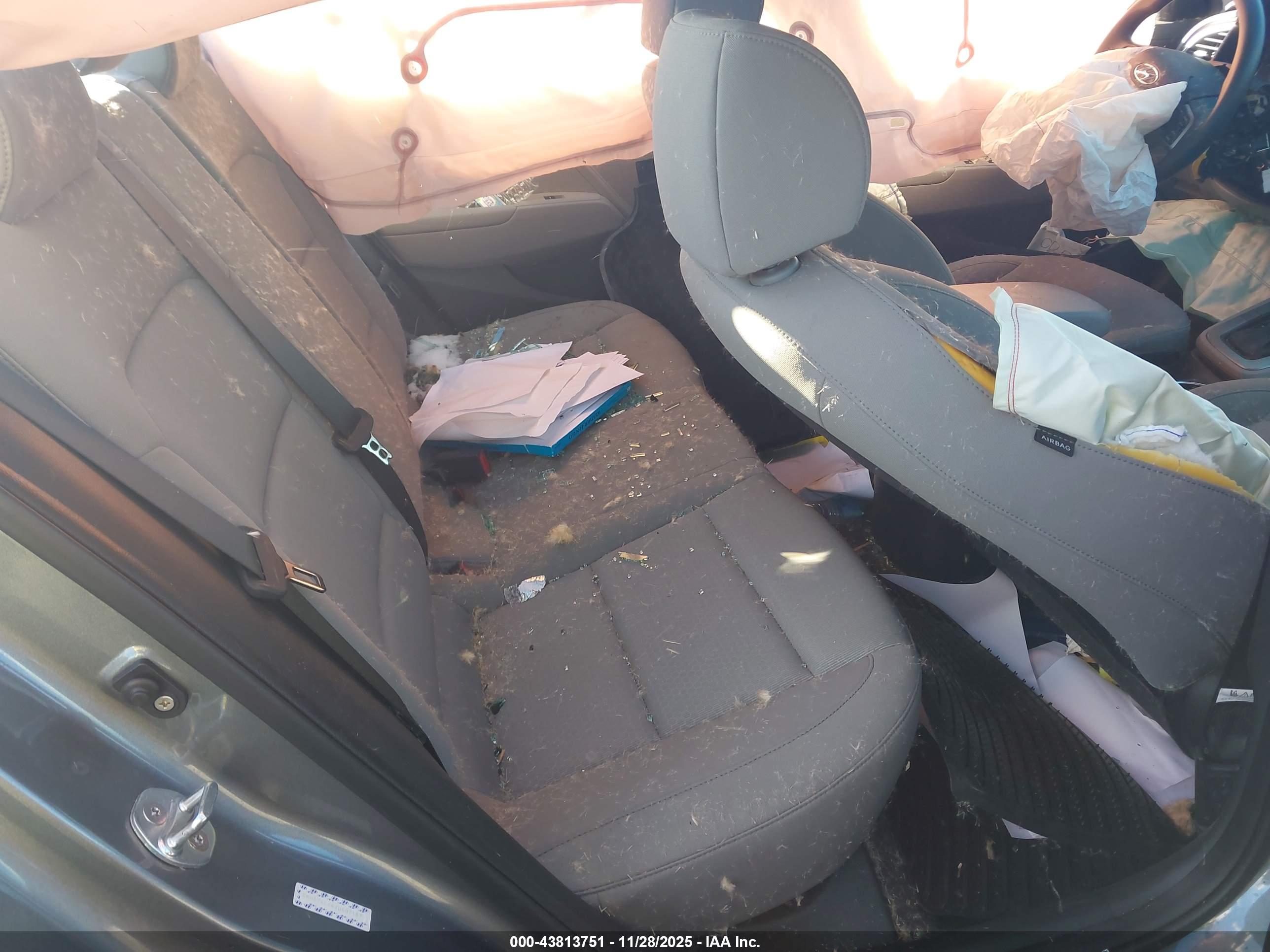 HYUNDAI ELANTRA image 8