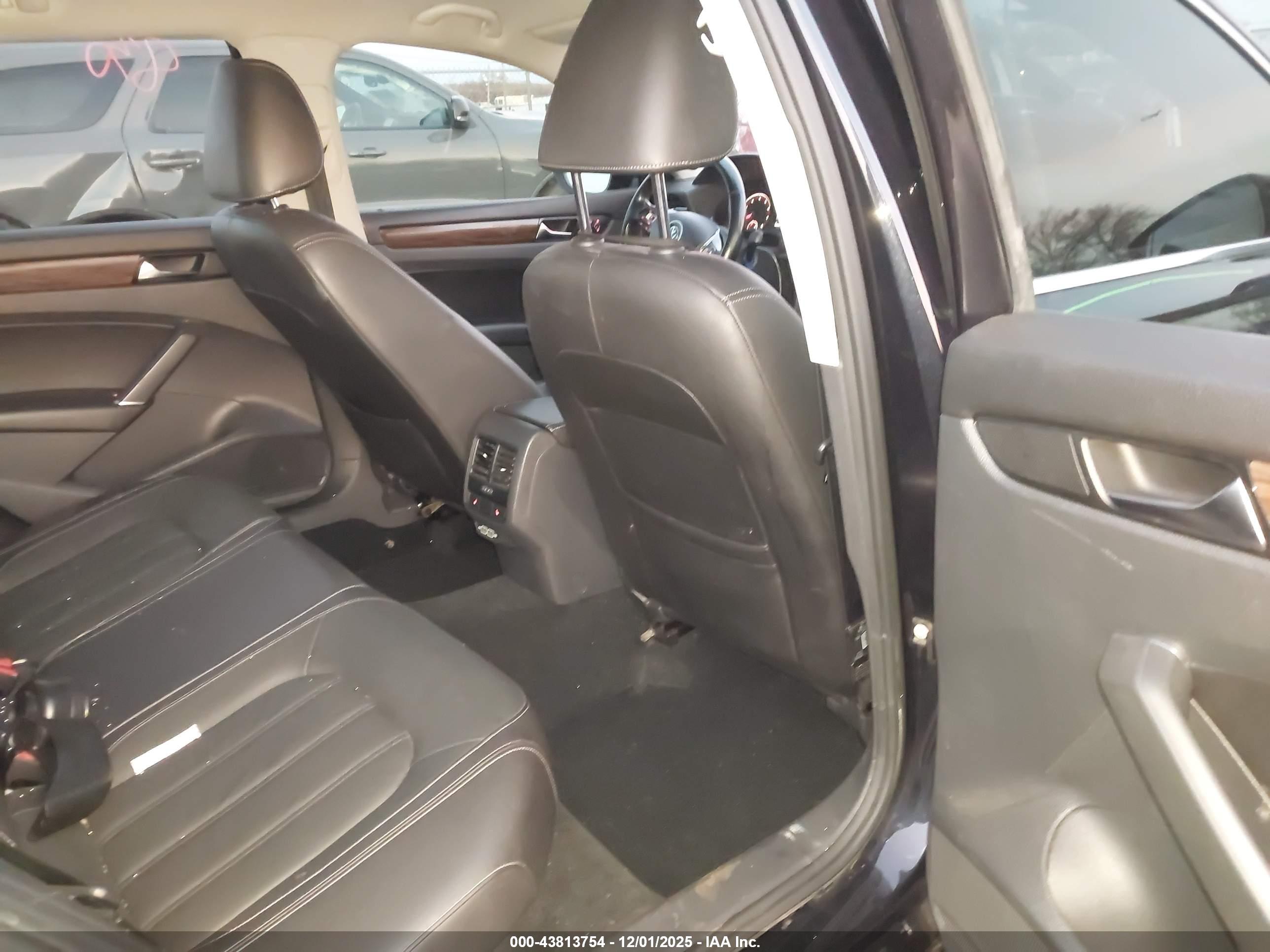VOLKSWAGEN PASSAT image 8