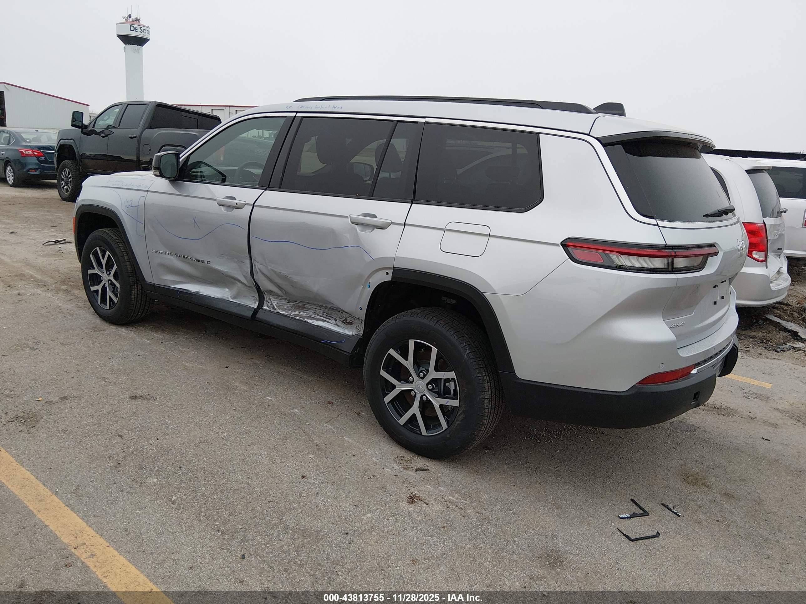 JEEP GRAND image 3