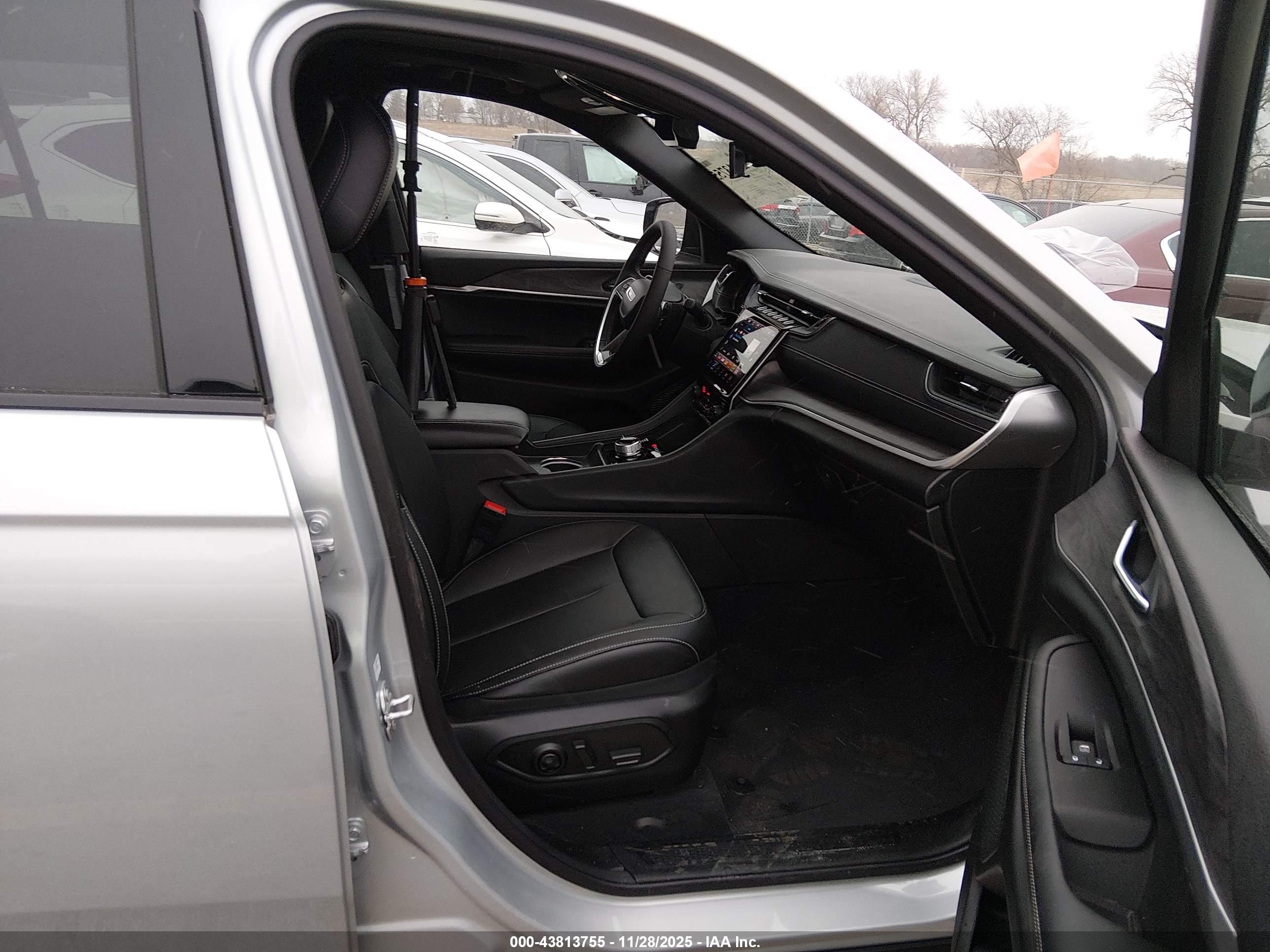 JEEP GRAND image 5
