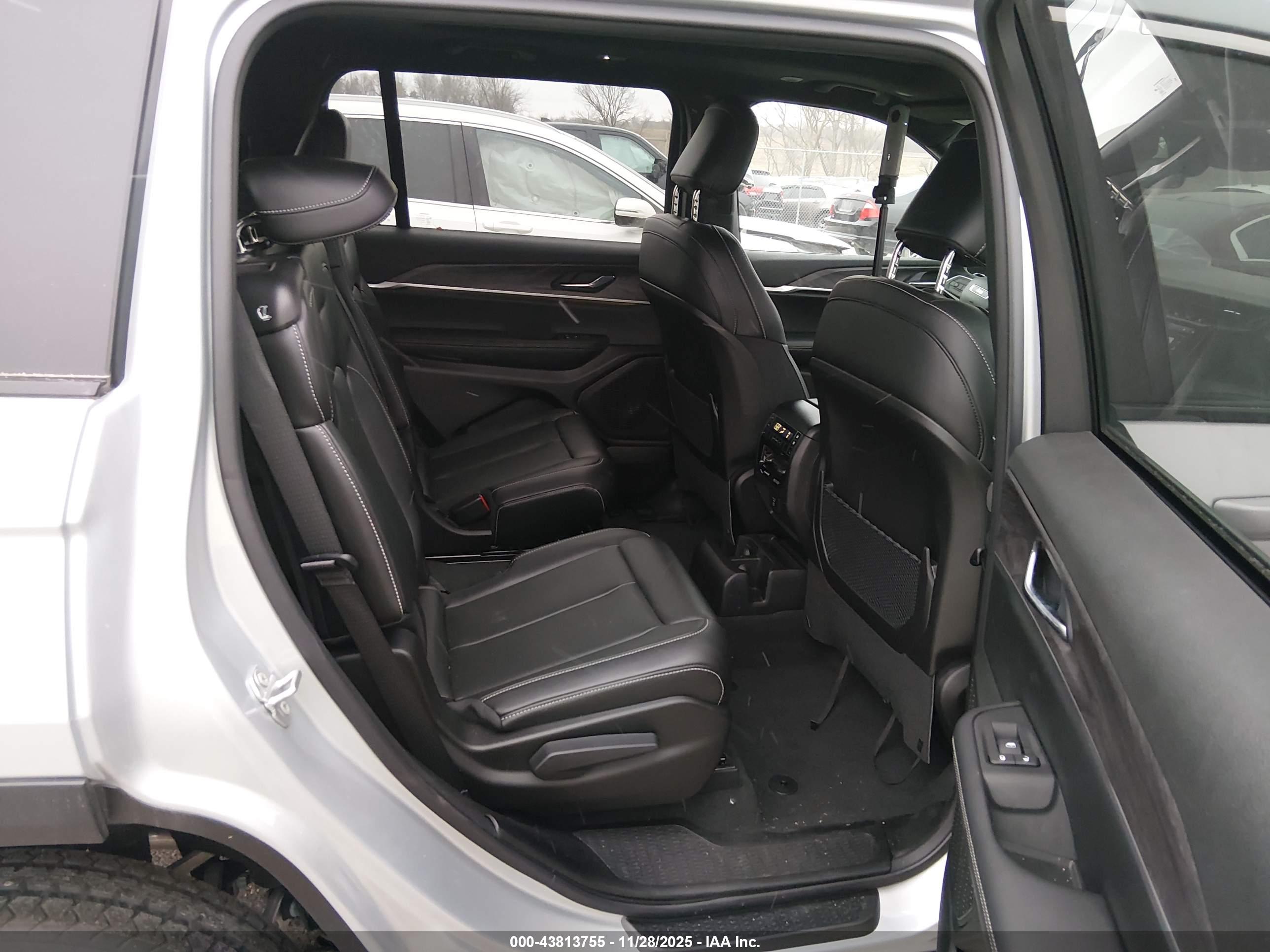 JEEP GRAND image 8