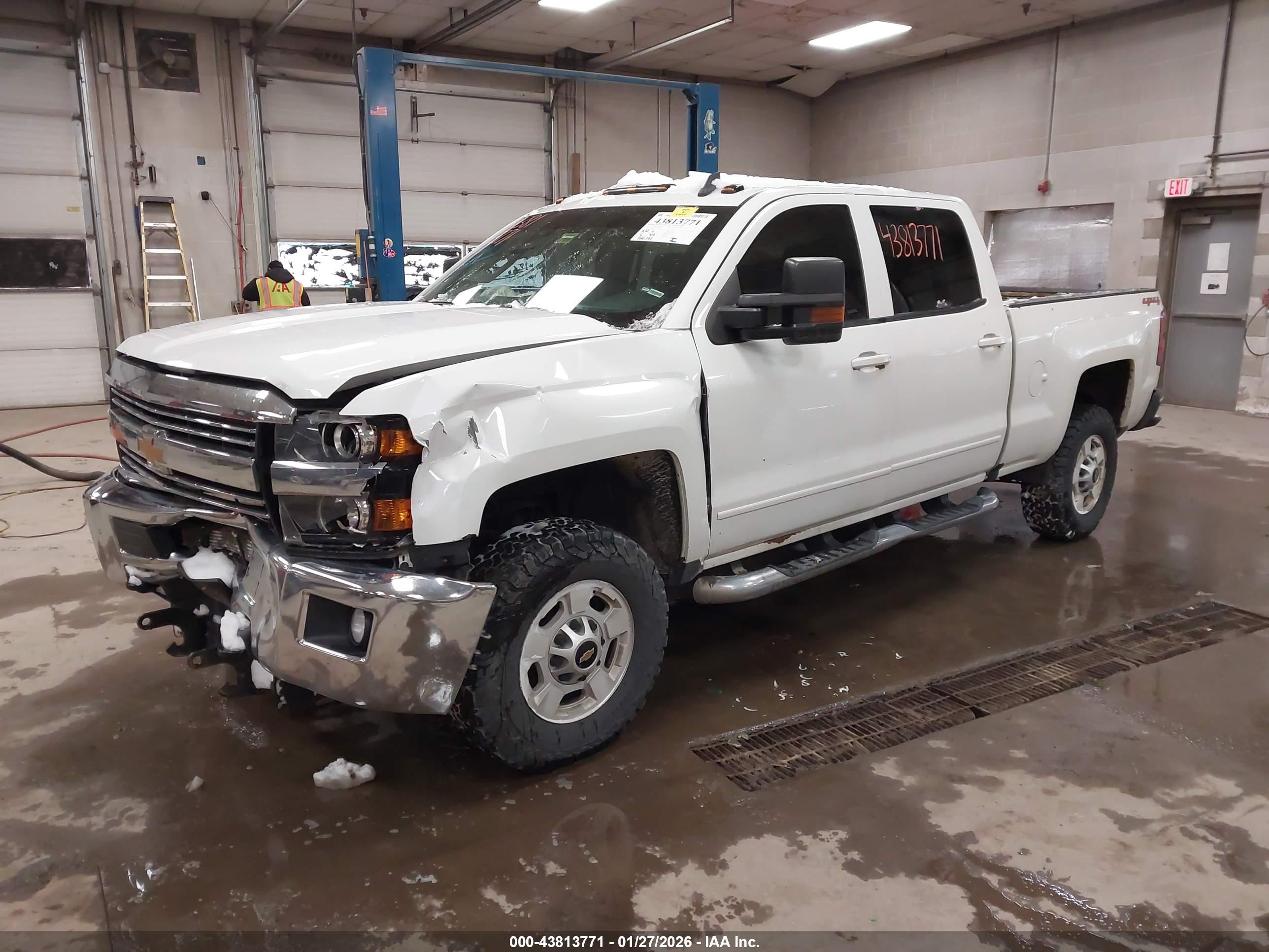 CHEVROLET SILVERADO image 2