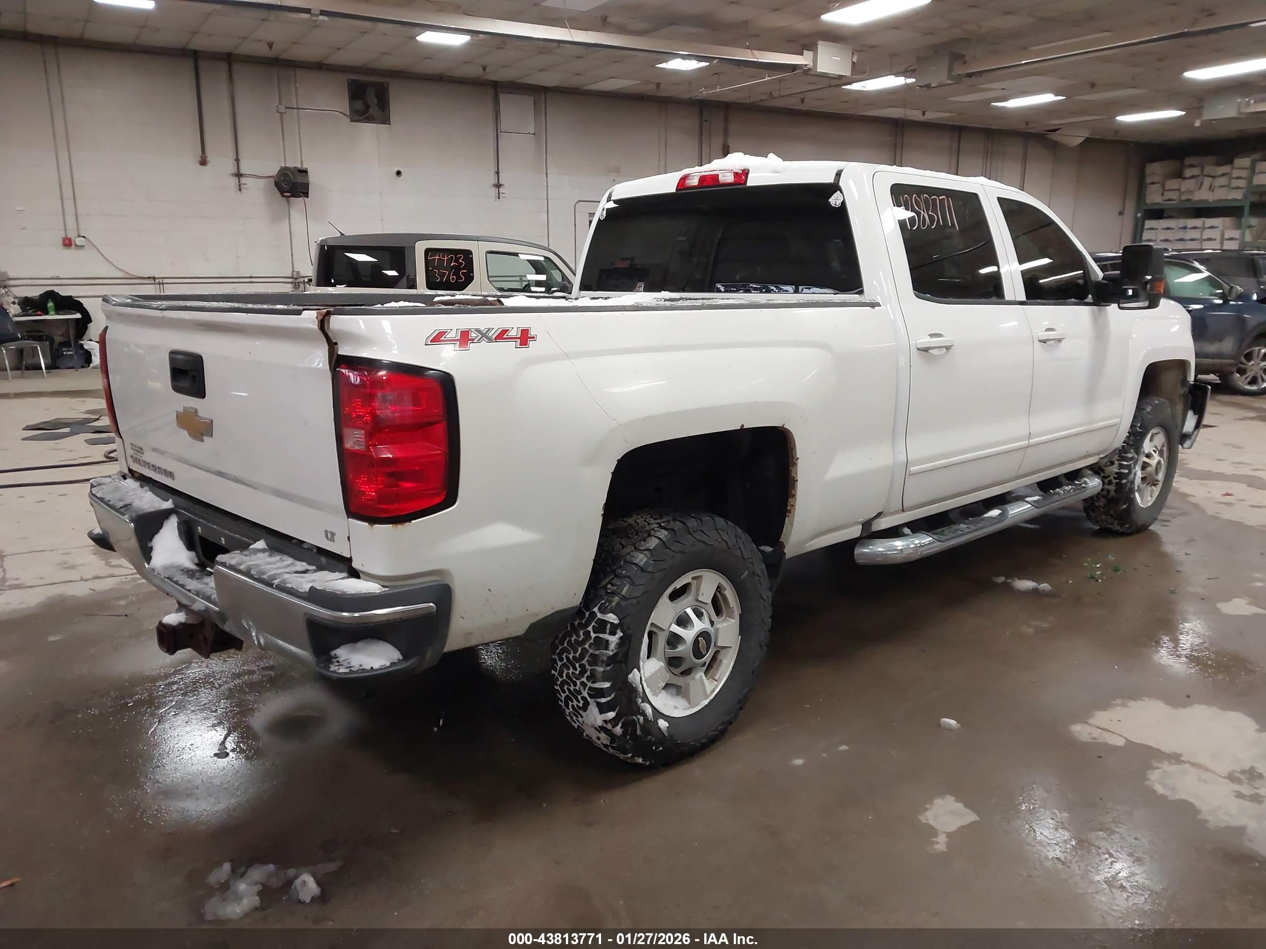 CHEVROLET SILVERADO image 4