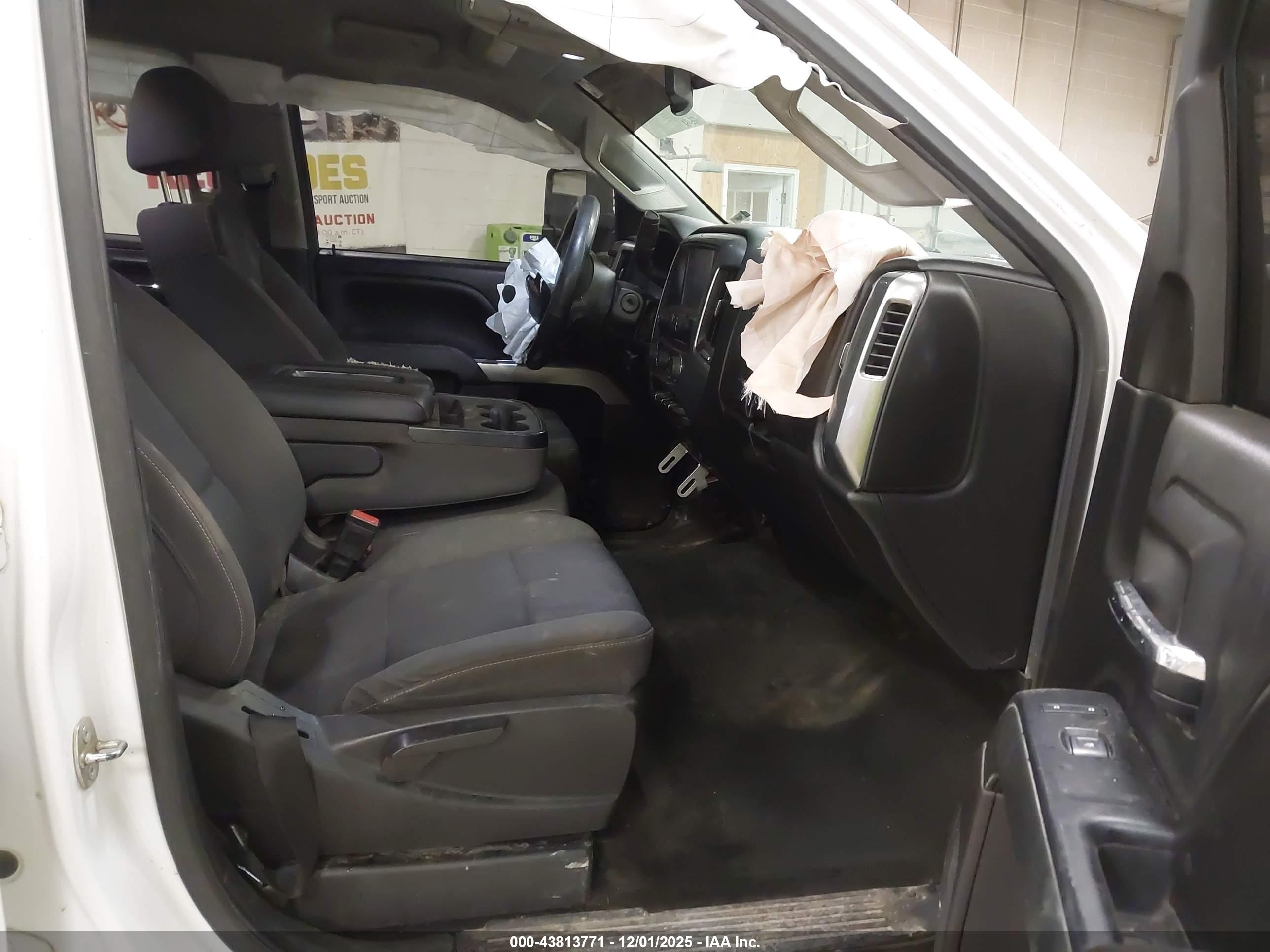 CHEVROLET SILVERADO image 5