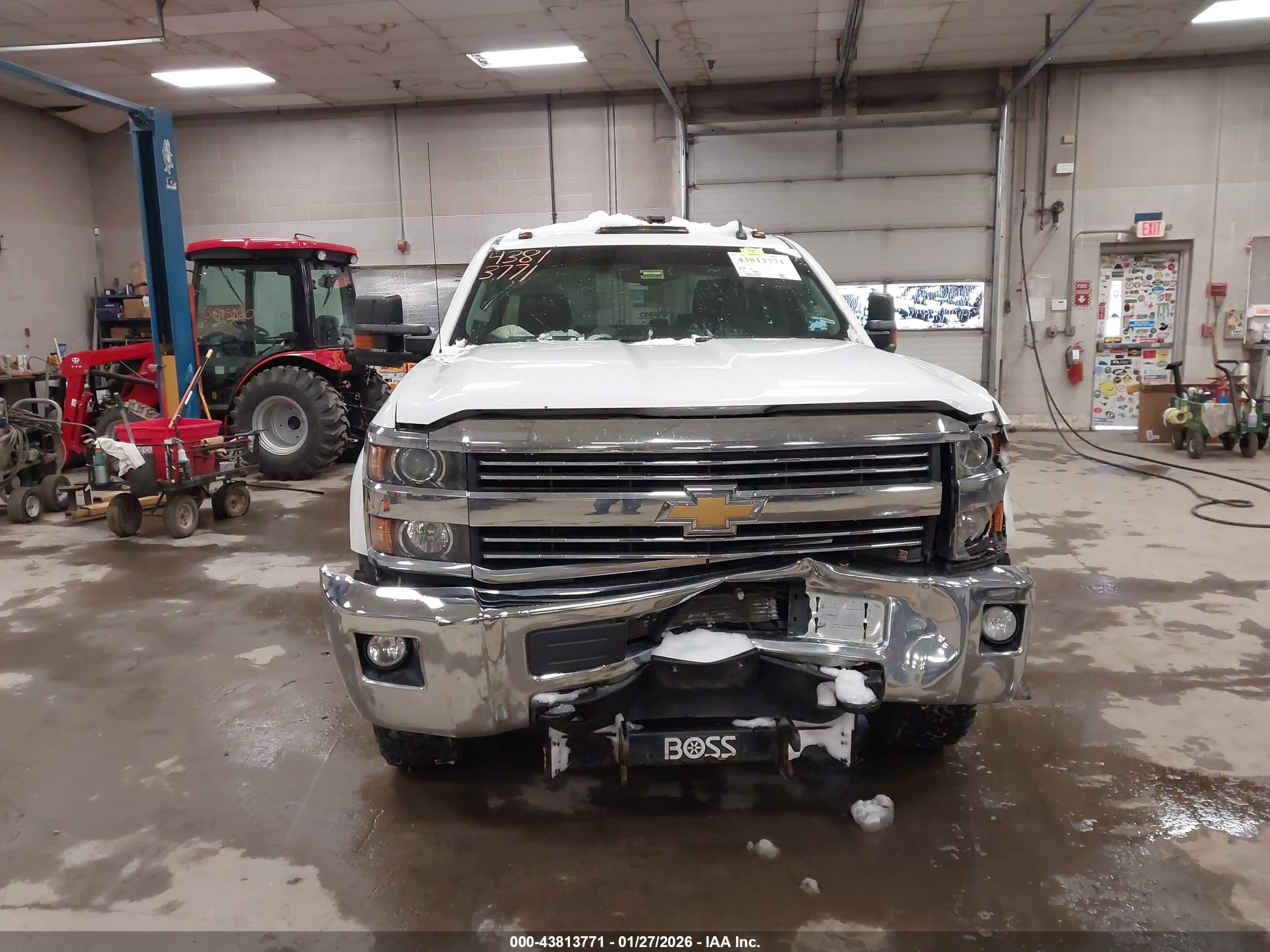 CHEVROLET SILVERADO image 6