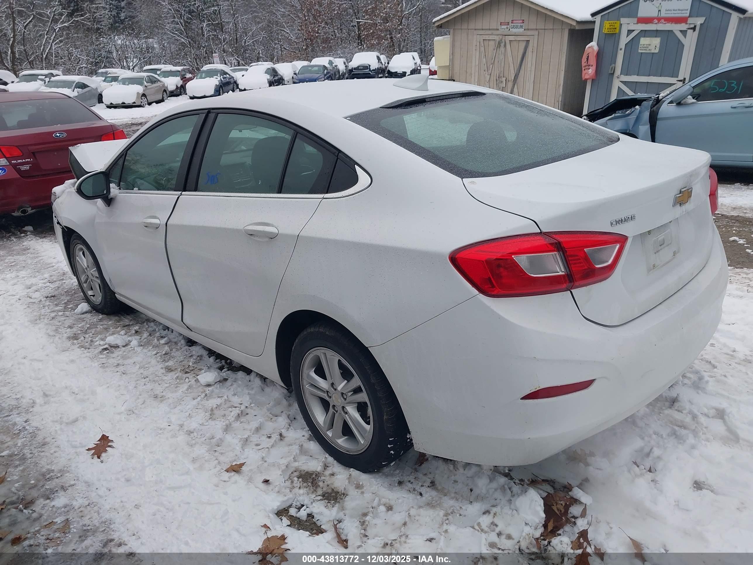 CHEVROLET CRUZE image 3
