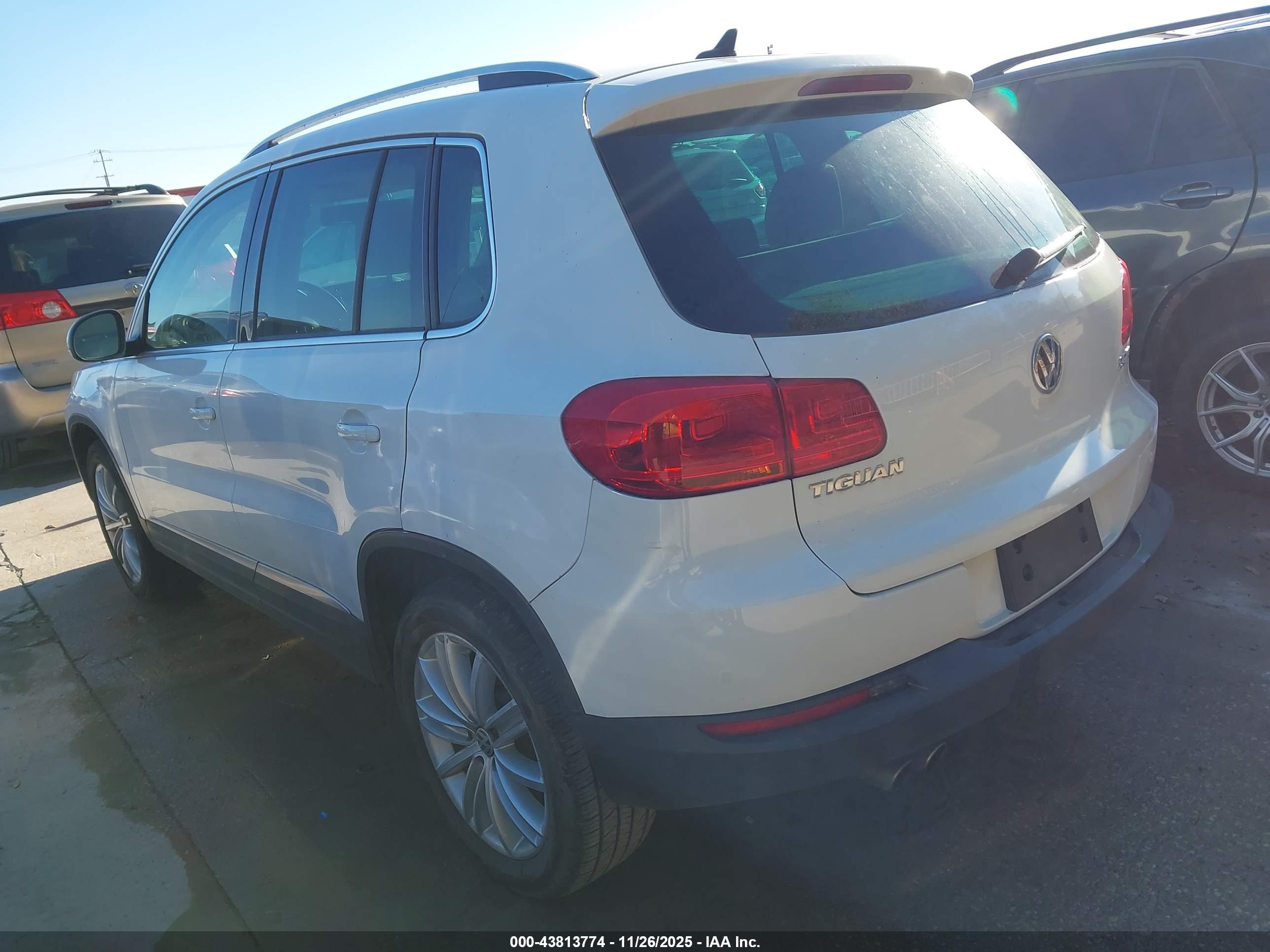 VOLKSWAGEN TIGUAN image 3