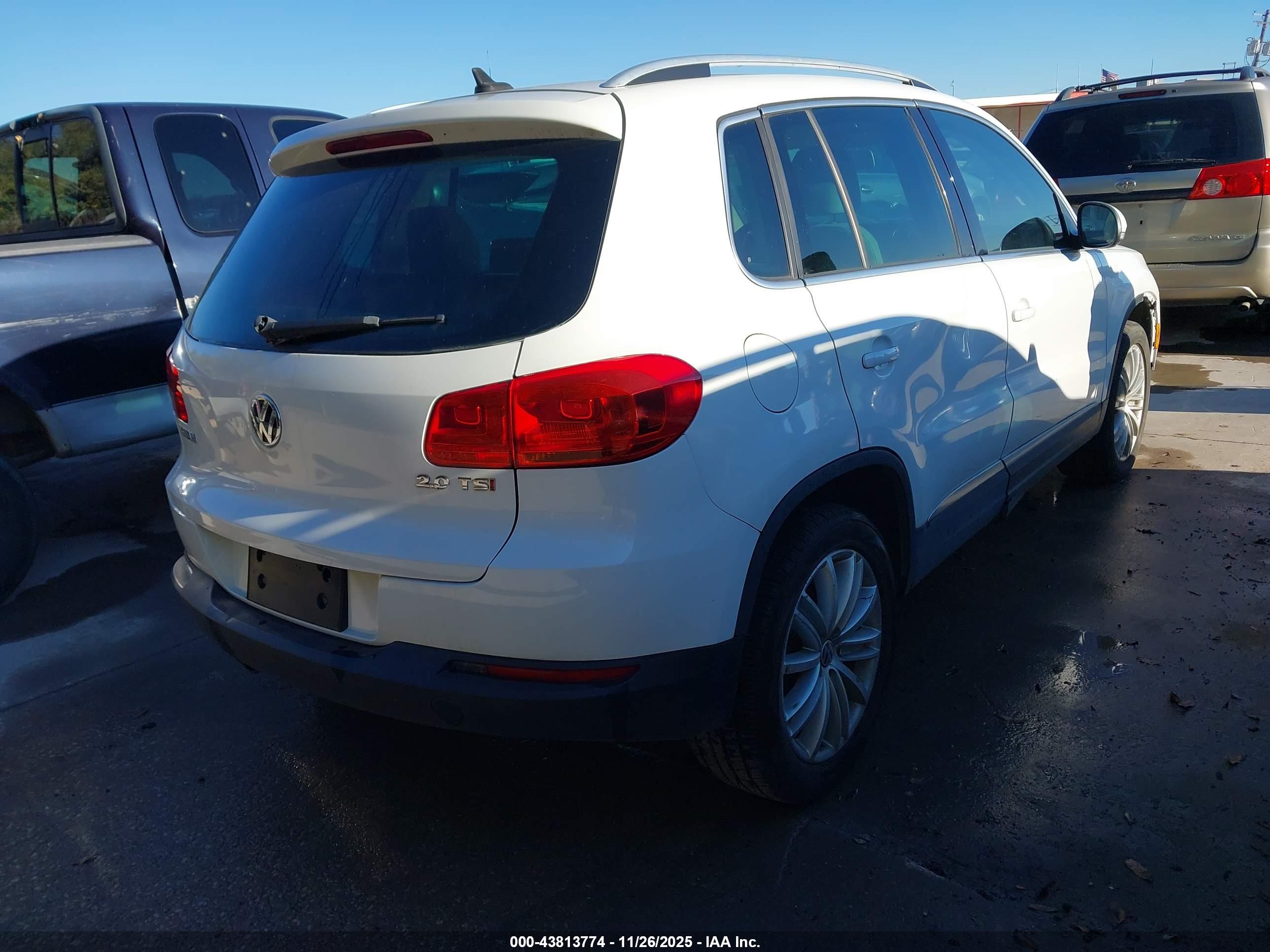 VOLKSWAGEN TIGUAN image 4