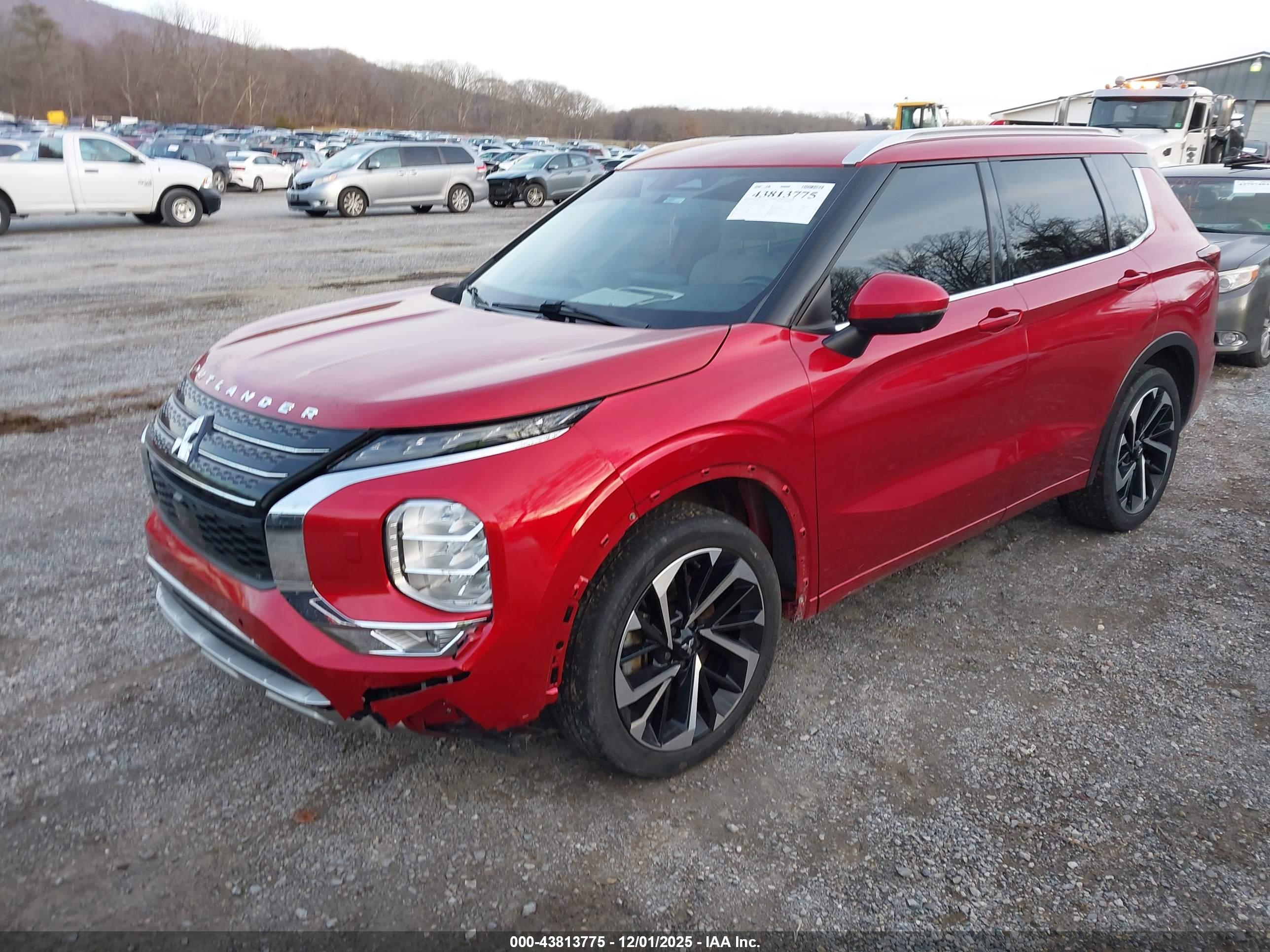 MITSUBISHI OUTLANDER image 2