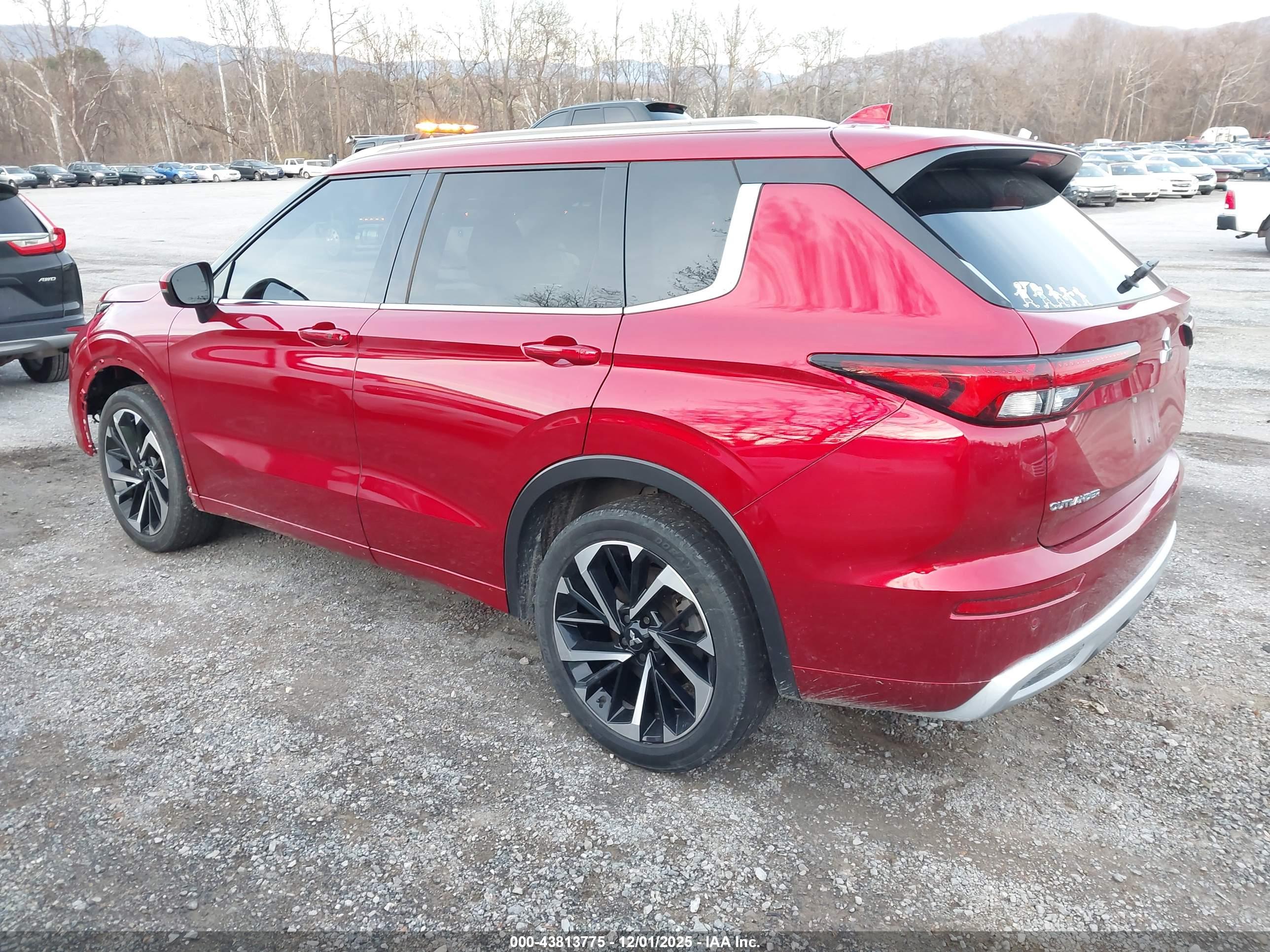 MITSUBISHI OUTLANDER image 3