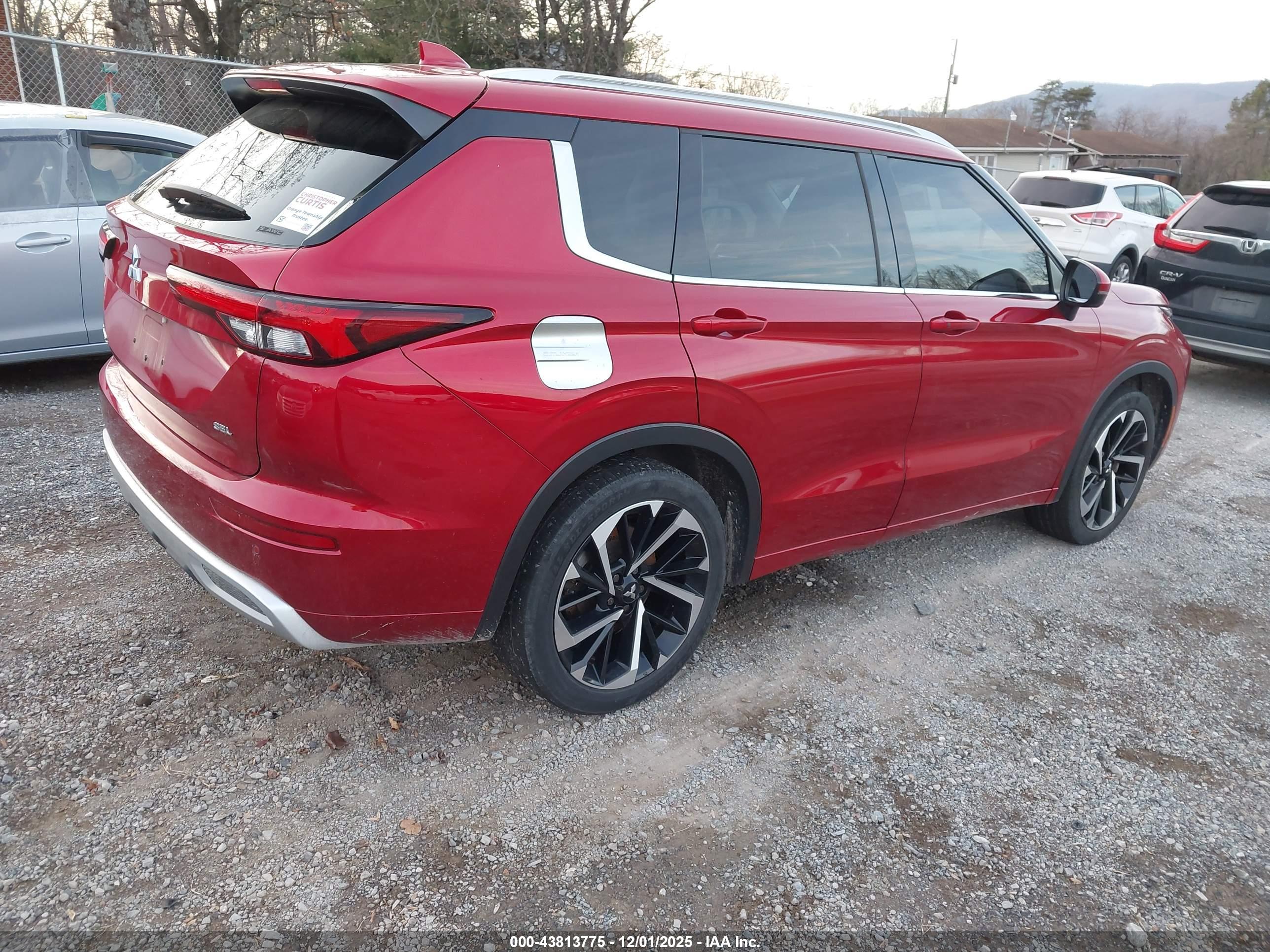 MITSUBISHI OUTLANDER image 4