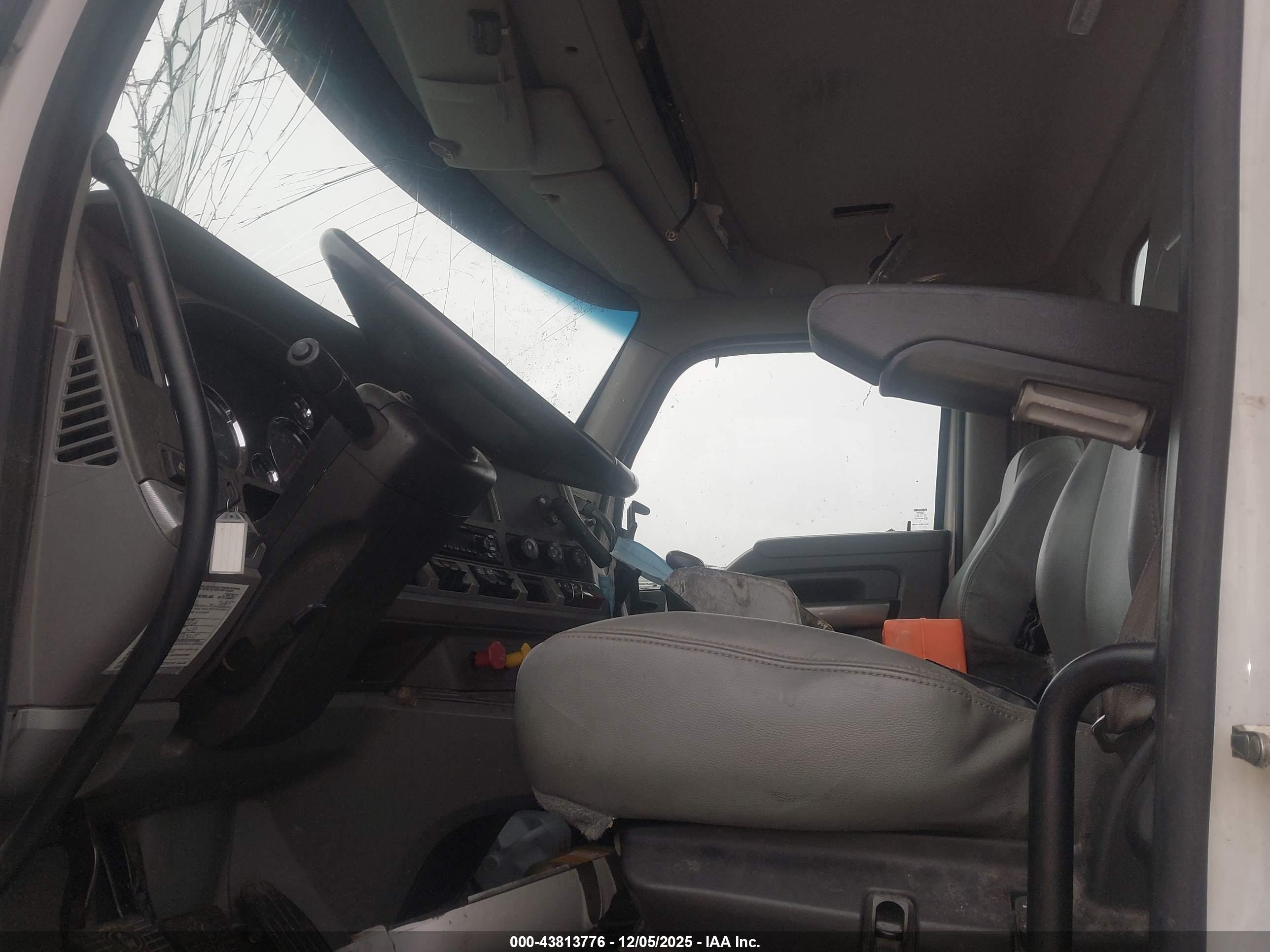 KENWORTH T680 image 8