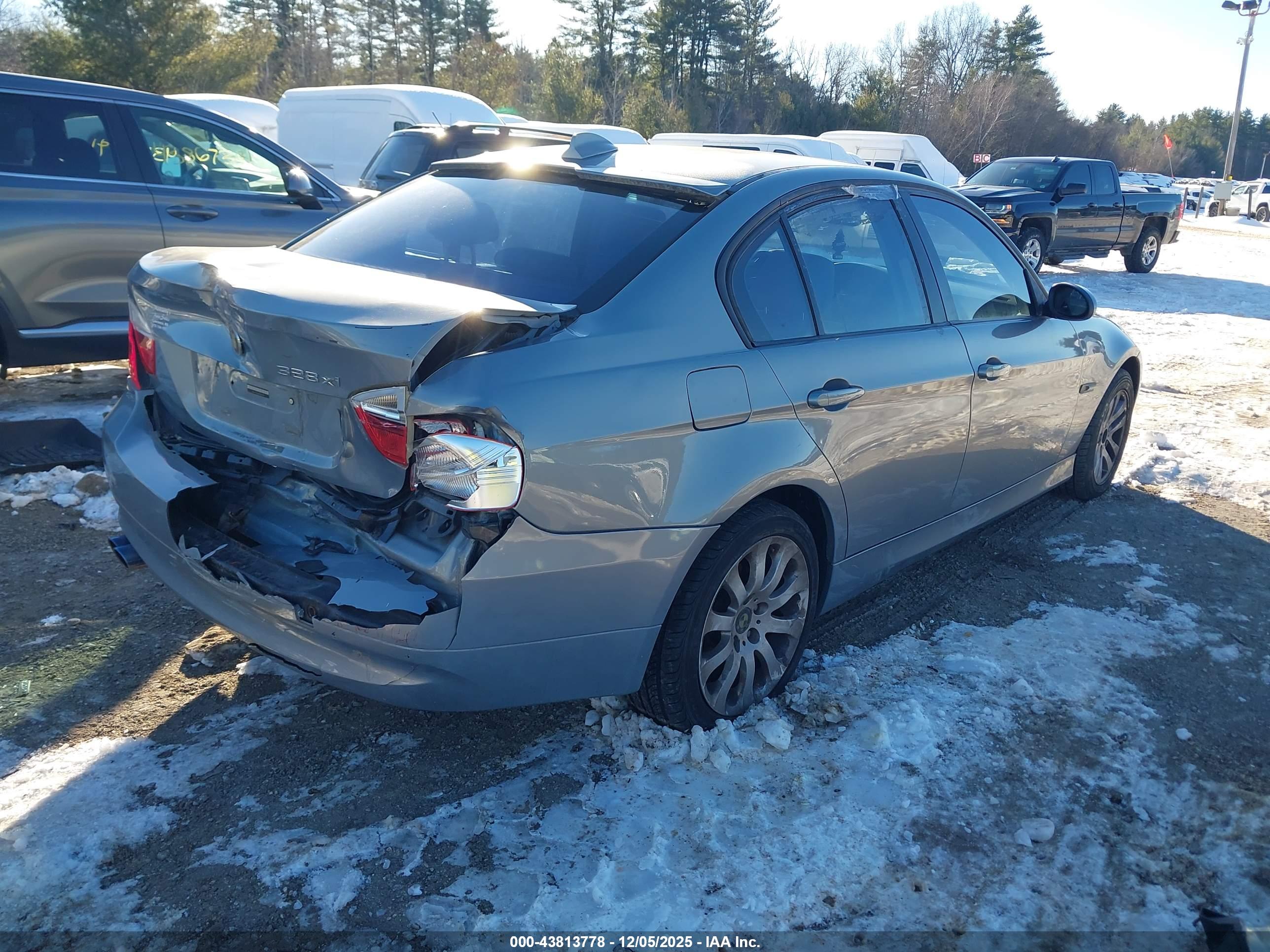 BMW 328XI image 4