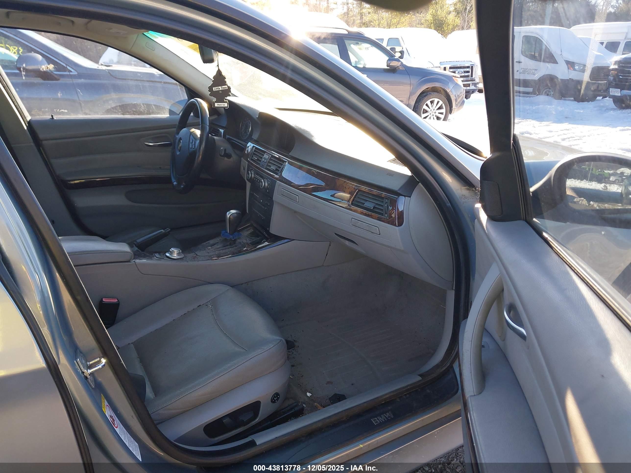 BMW 328XI image 5