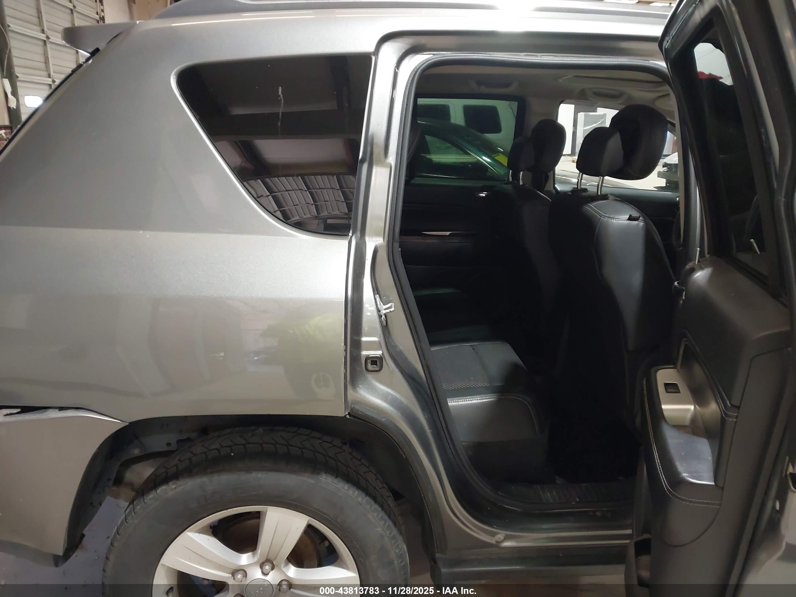 JEEP COMPASS image 8