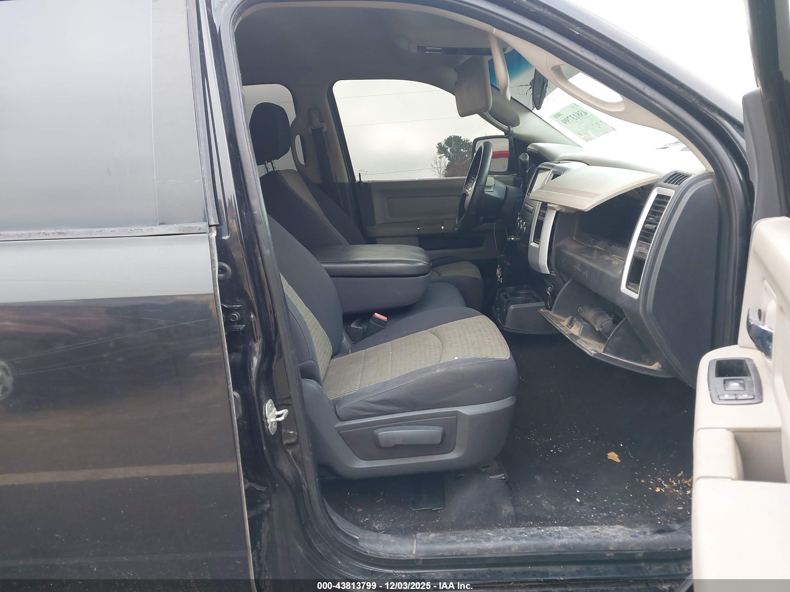 DODGE RAM image 5