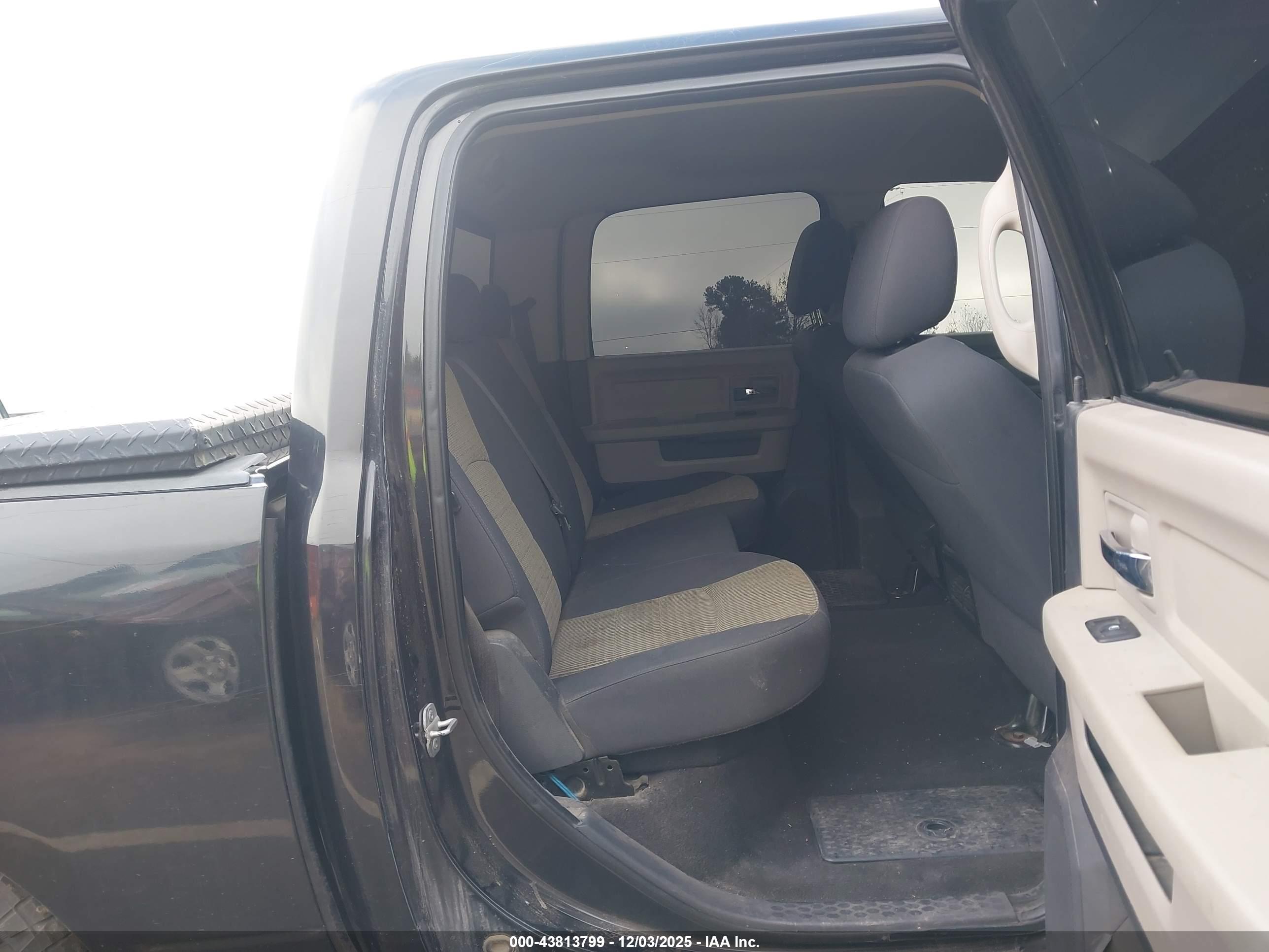 DODGE RAM image 8