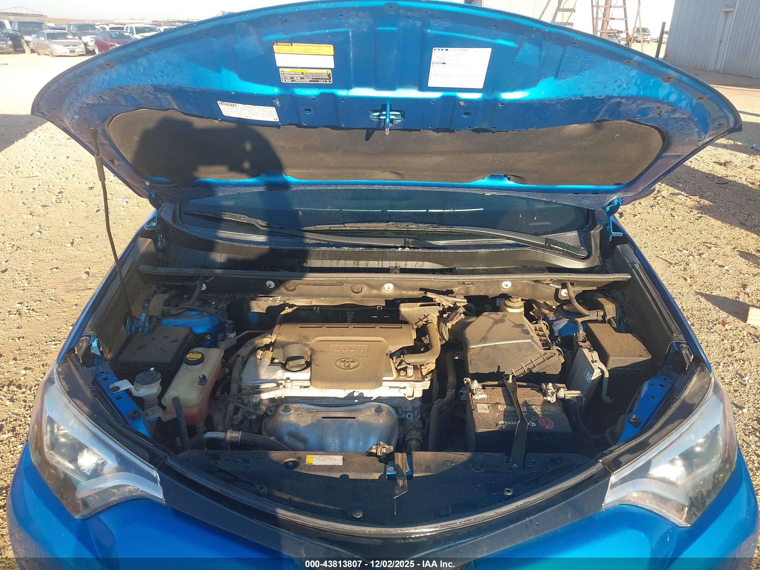 TOYOTA RAV4 image 10