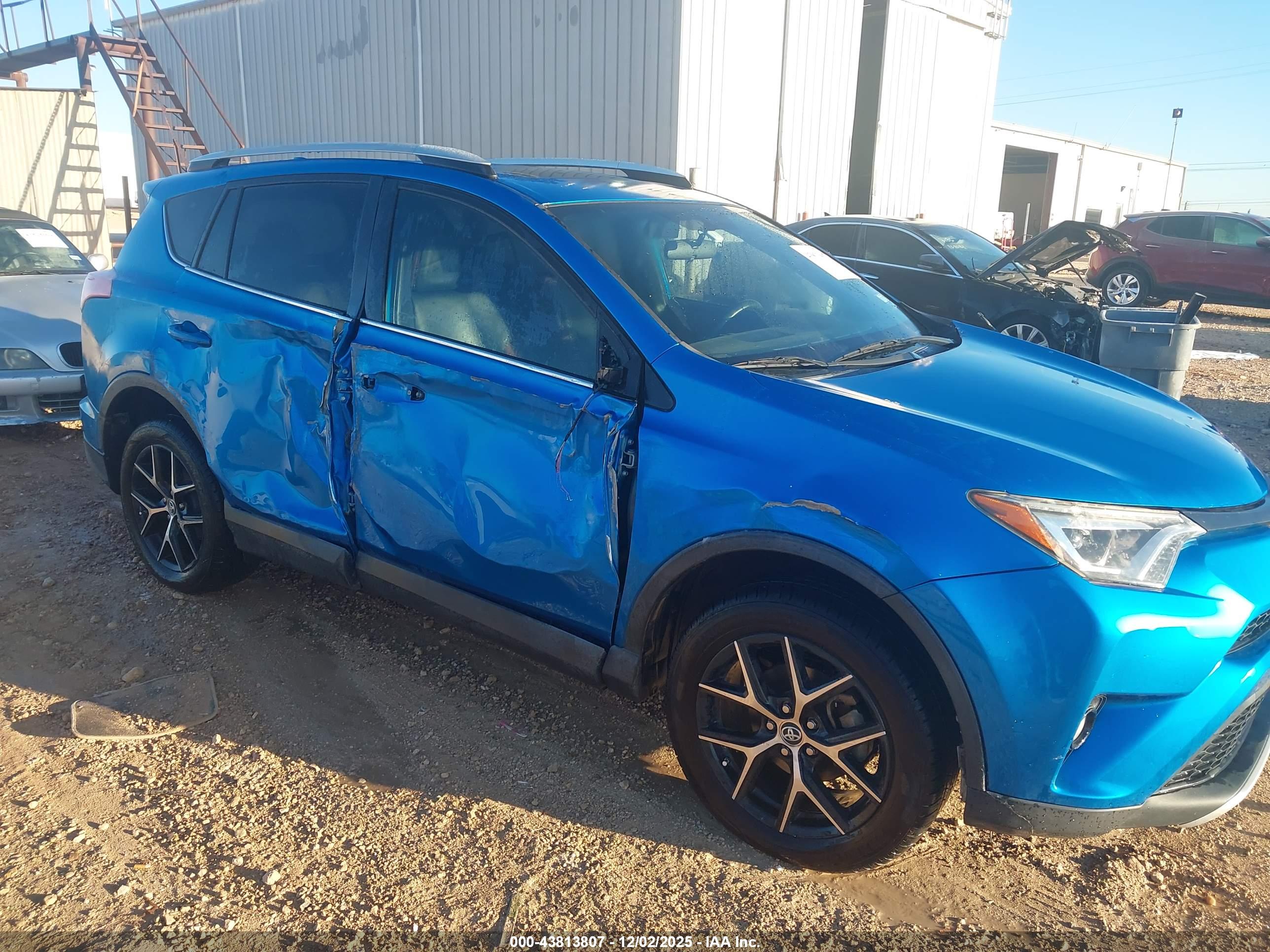 TOYOTA RAV4 image 6
