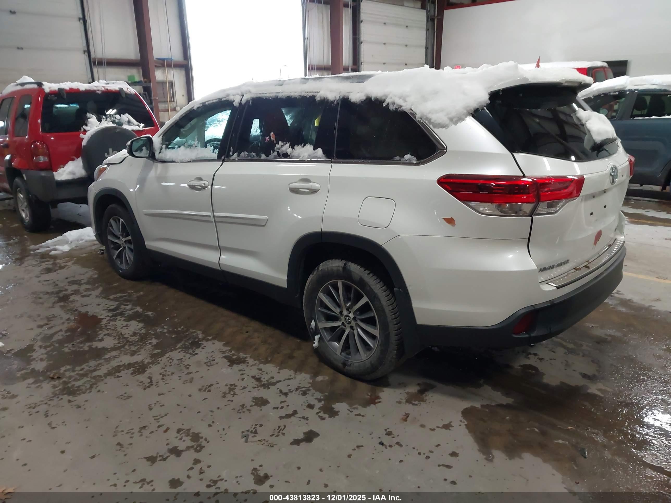 TOYOTA HIGHLANDER image 3