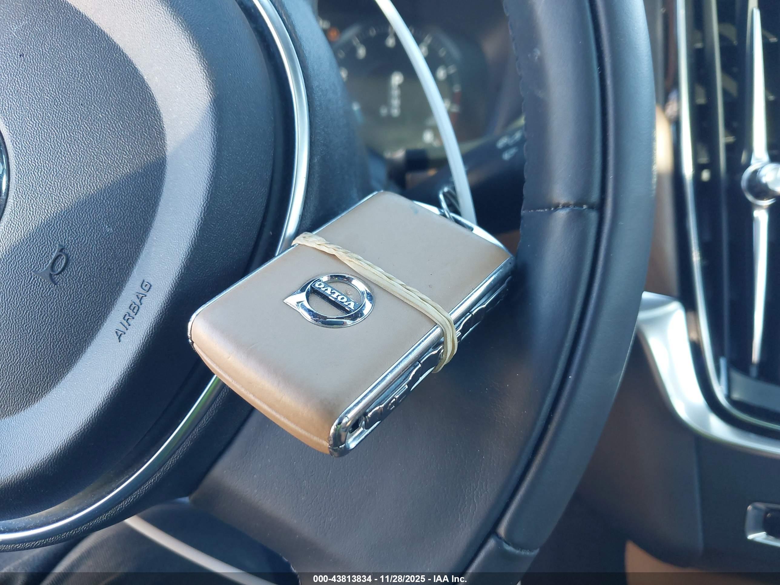 VOLVO S90 image 11