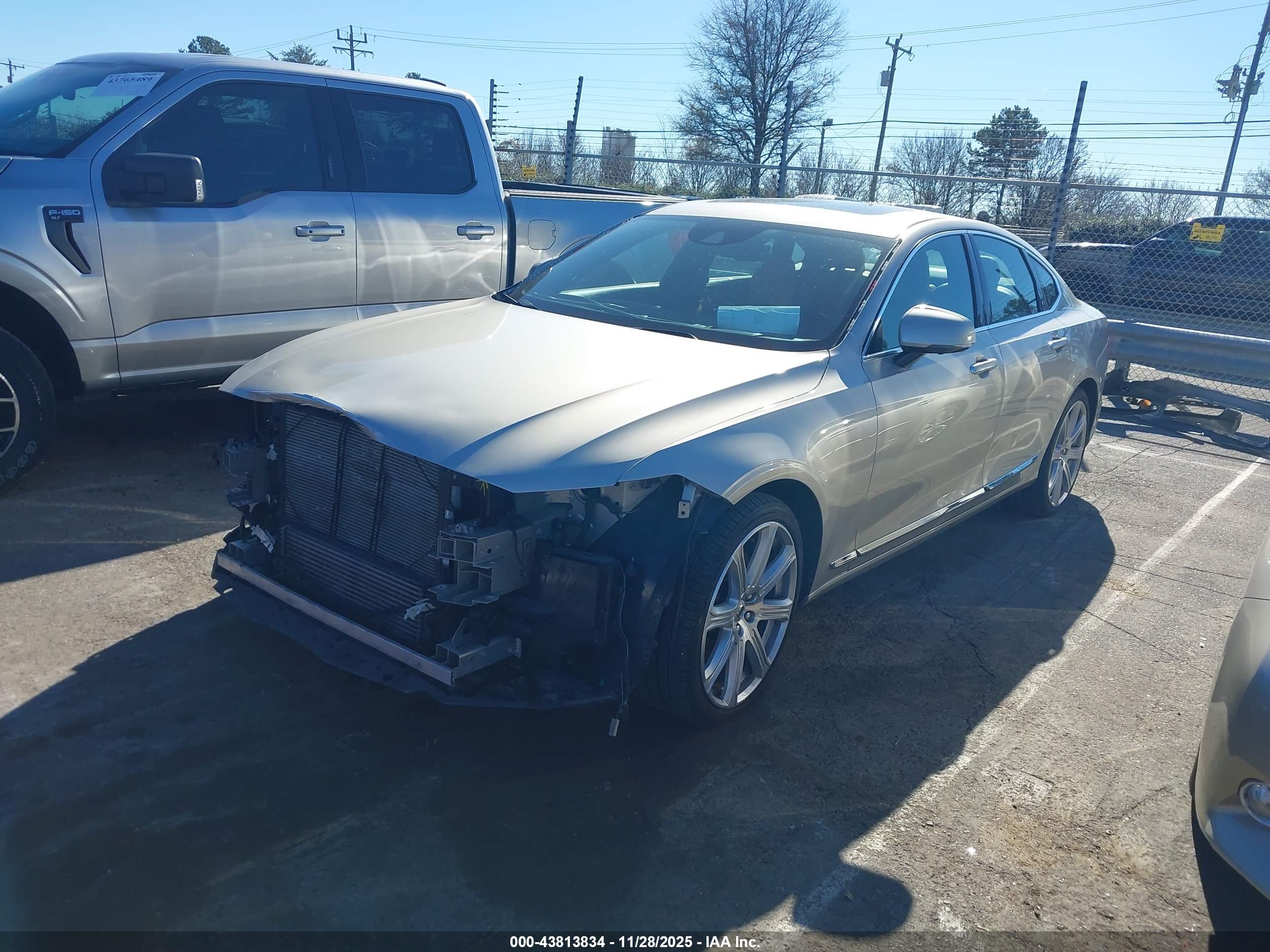 VOLVO S90 image 2