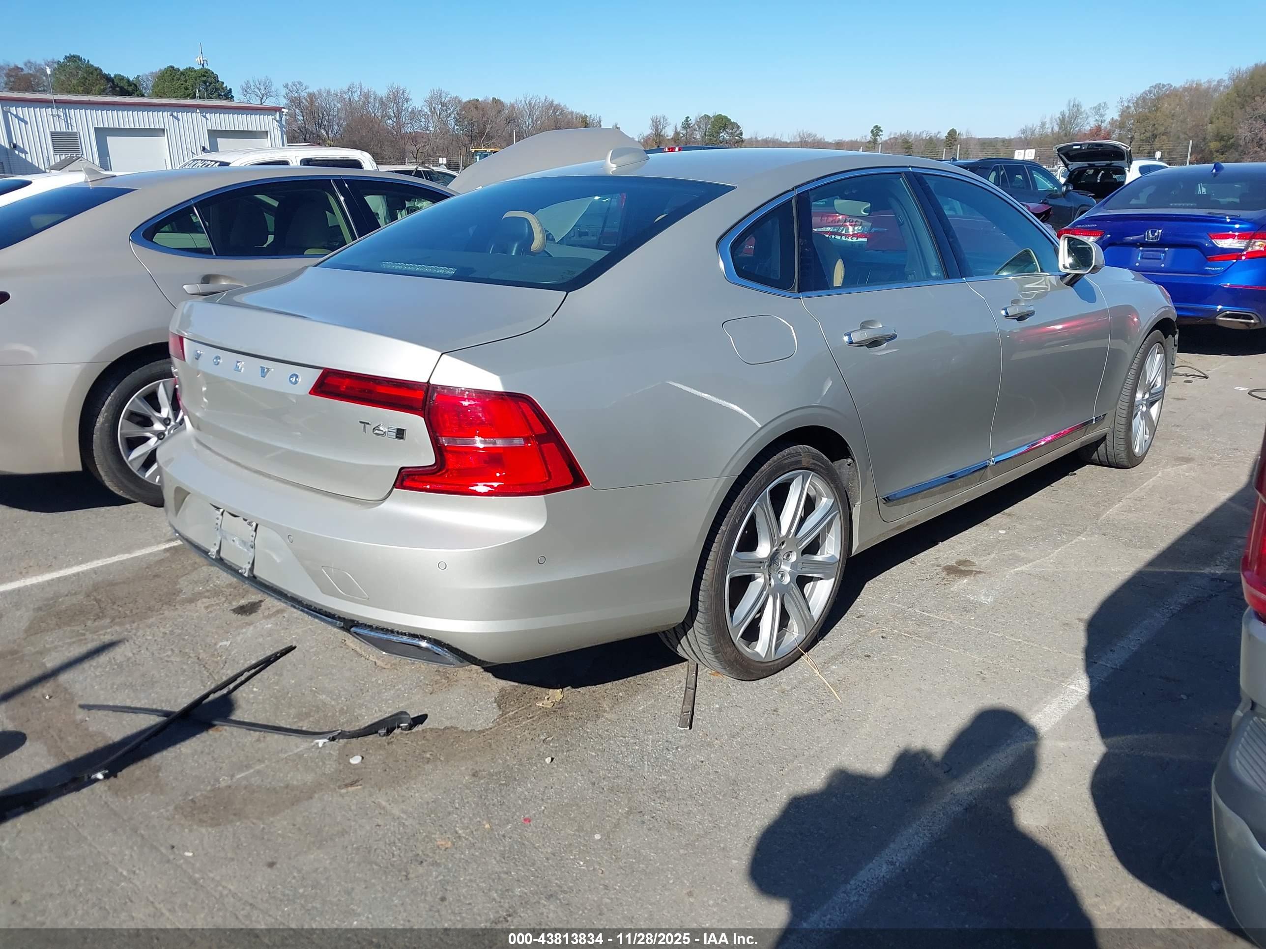 VOLVO S90 image 4