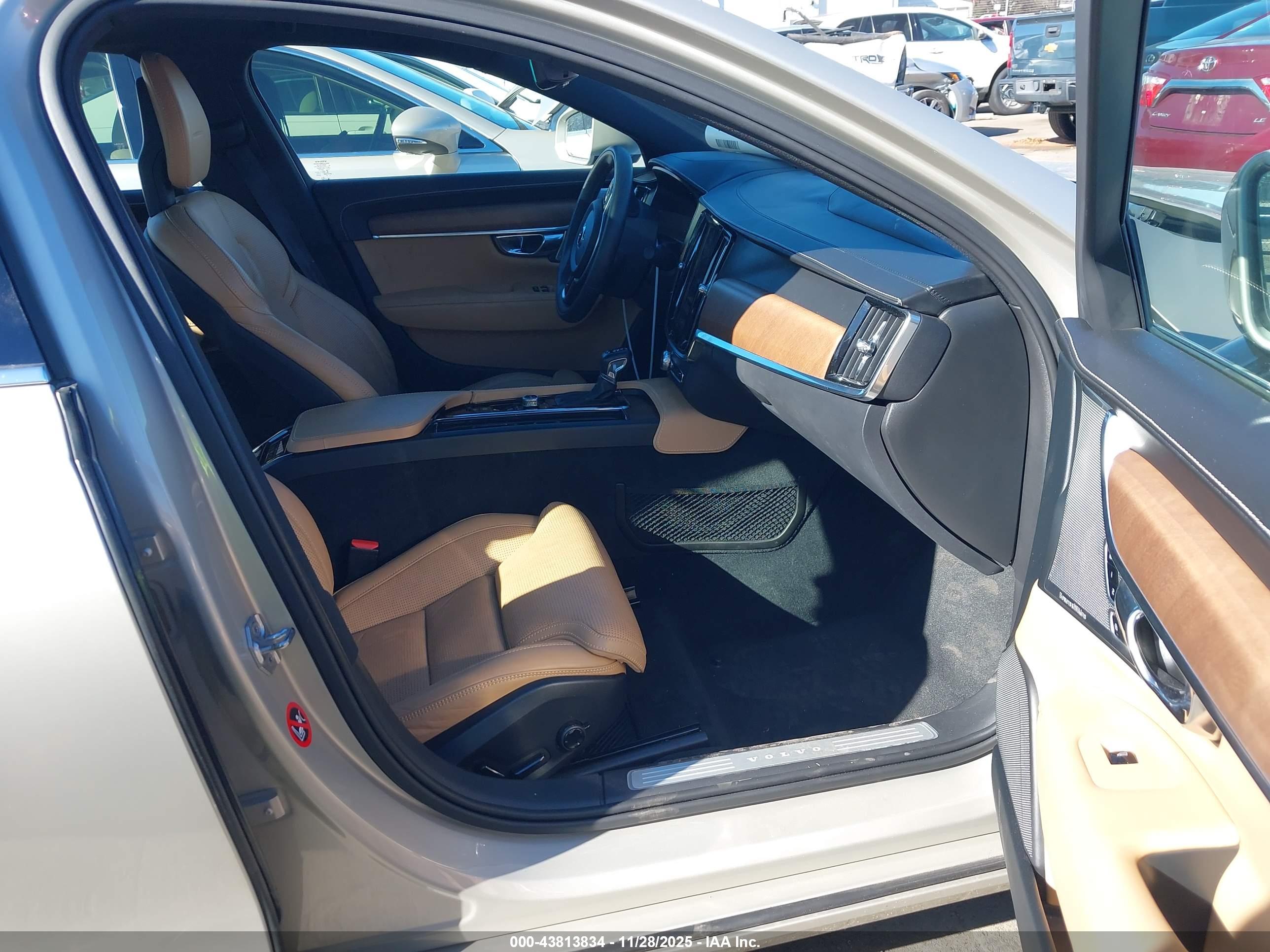 VOLVO S90 image 5