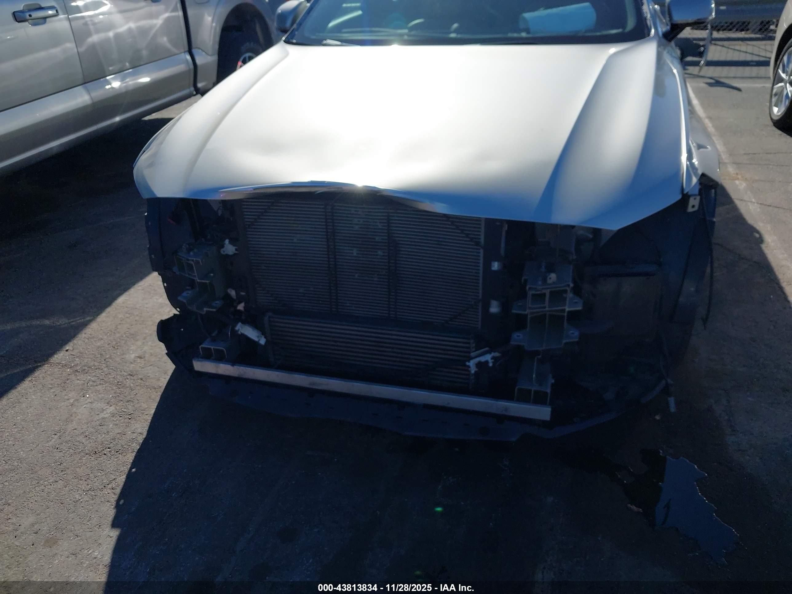 VOLVO S90 image 6